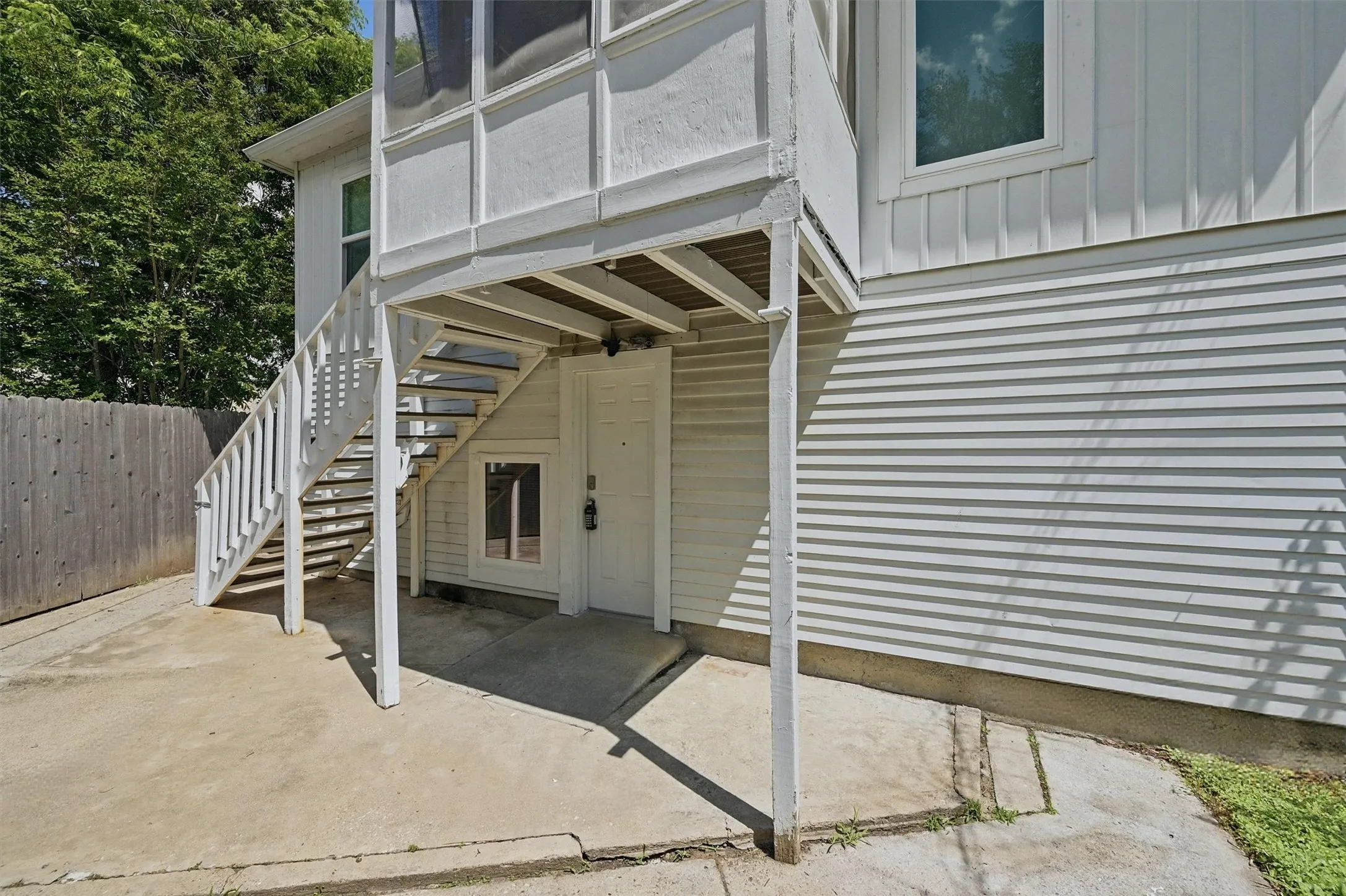 Duplex For Rent in Grayson County , 310 S Barrett Avenue 101, Denison, Texas 75020, 1 Bedroom, 1 Bathroom, Garage spaces, 627 Sqft, built in 1943, mls#21281380, Real Estate Agent in Denison, Homes For Rent in Grayson county, Homes For Rent in Denison, Realtor in Denison Texas, Real Estate Brokerage Independent Realty Texas, Luminita Cordes Realtor