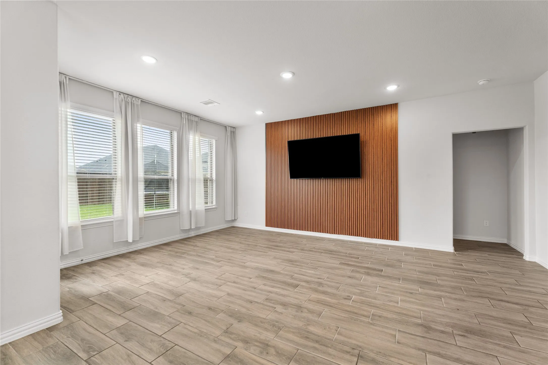Single Family Residence For Sale in Ellis County , 870 Cavalcade Drive, Ferris, Texas 75125, 4 Bedroom, 3 Bathroom, 2 Garage spaces, 2,968 Sqft, built in 2022, mls#21280324, Real Estate Agent in Ferris, Homes For Sale in Ellis county, Homes For Sale in Ferris, Realtor in Ferris Texas, Real Estate Brokerage Independent Realty Texas, Luminita Cordes Realtor