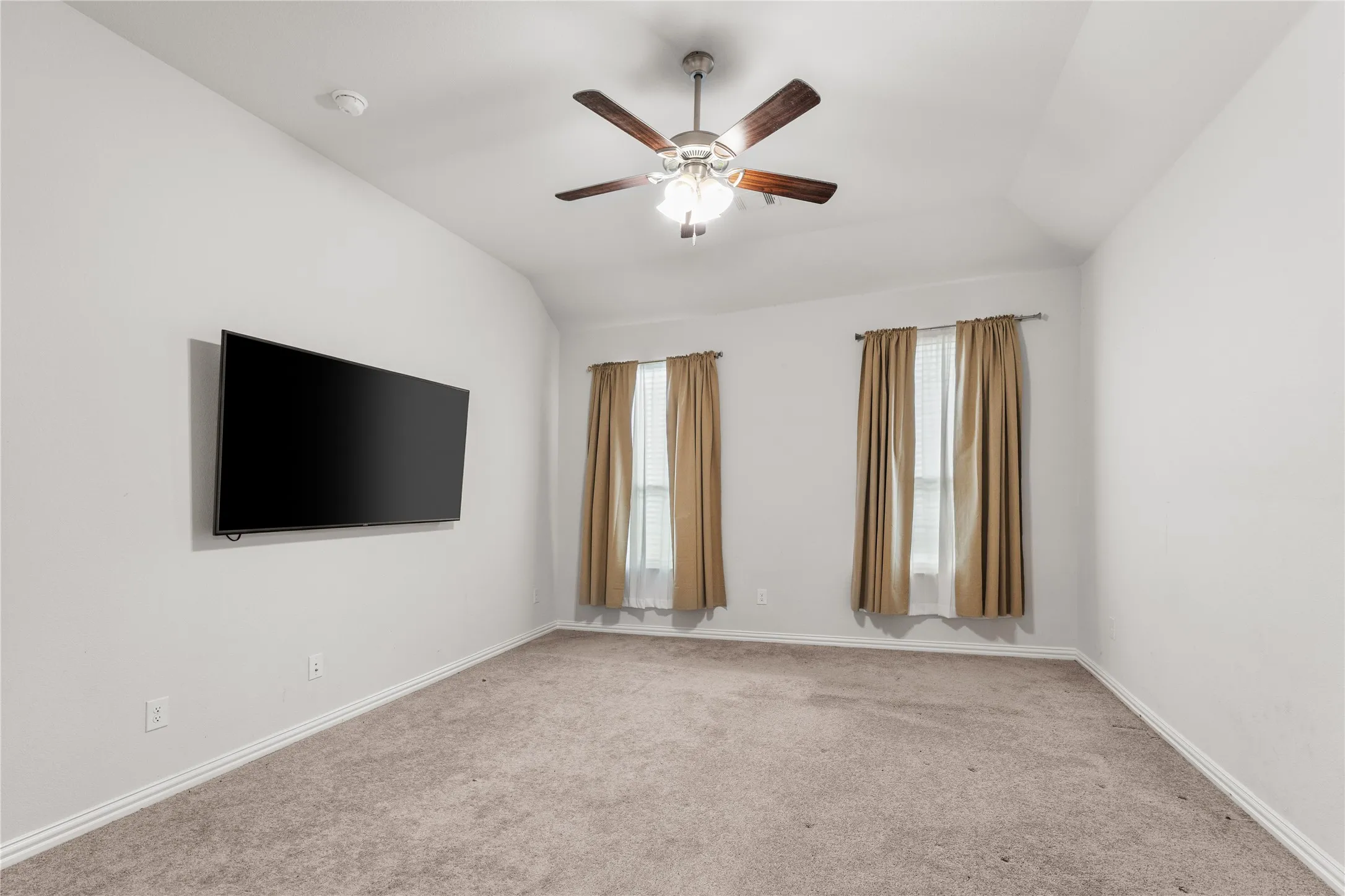 Single Family Residence For Sale in Ellis County , 870 Cavalcade Drive, Ferris, Texas 75125, 4 Bedroom, 3 Bathroom, 2 Garage spaces, 2,968 Sqft, built in 2022, mls#21280324, Real Estate Agent in Ferris, Homes For Sale in Ellis county, Homes For Sale in Ferris, Realtor in Ferris Texas, Real Estate Brokerage Independent Realty Texas, Luminita Cordes Realtor