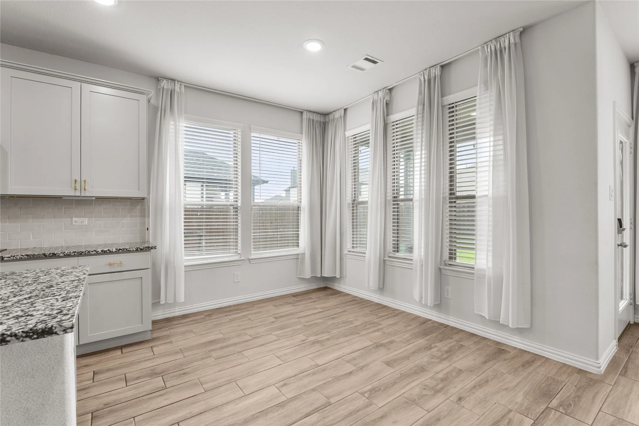 Single Family Residence For Sale in Ellis County , 870 Cavalcade Drive, Ferris, Texas 75125, 4 Bedroom, 3 Bathroom, 2 Garage spaces, 2,968 Sqft, built in 2022, mls#21280324, Real Estate Agent in Ferris, Homes For Sale in Ellis county, Homes For Sale in Ferris, Realtor in Ferris Texas, Real Estate Brokerage Independent Realty Texas, Luminita Cordes Realtor