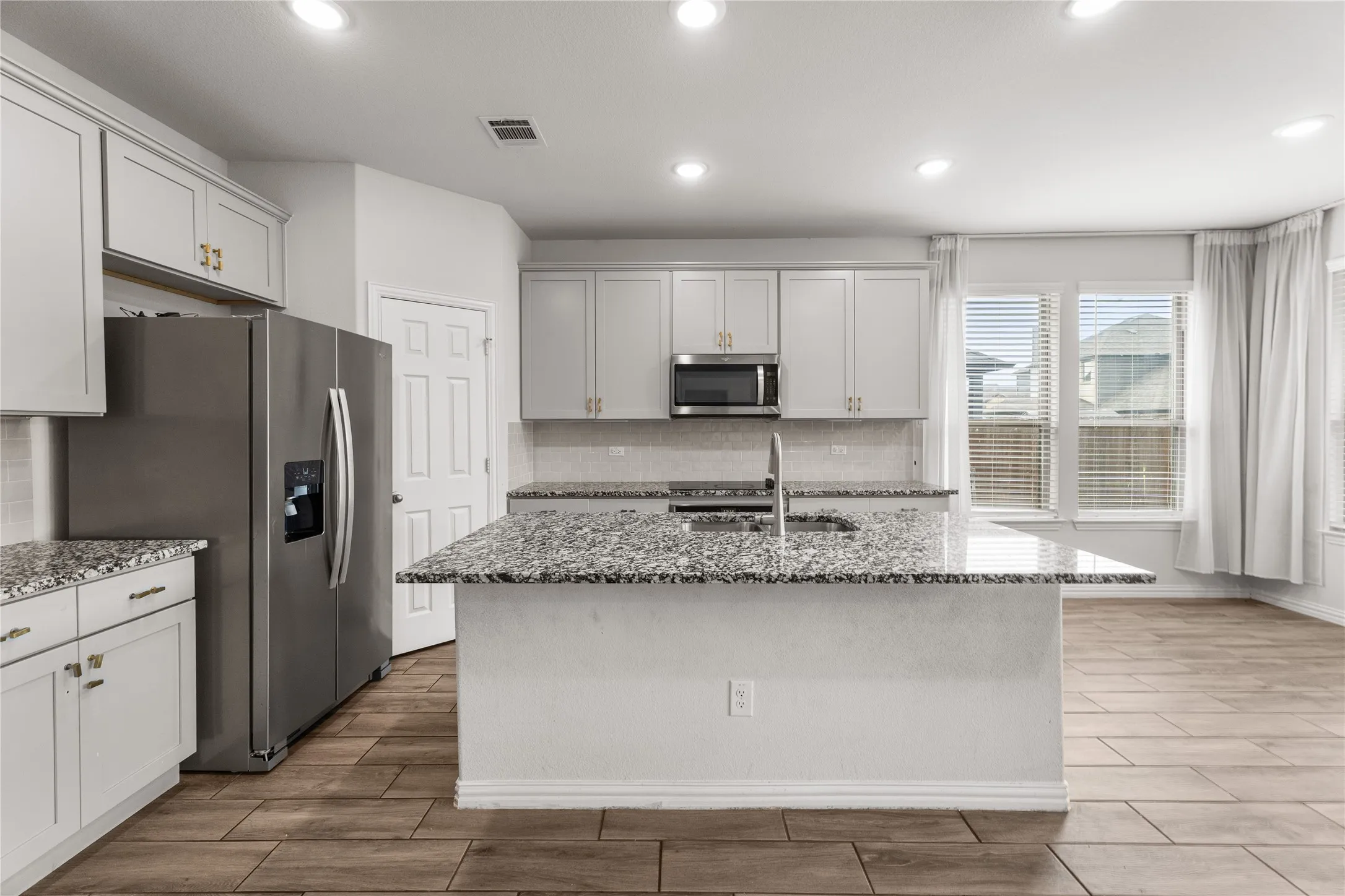 Single Family Residence For Sale in Ellis County , 870 Cavalcade Drive, Ferris, Texas 75125, 4 Bedroom, 3 Bathroom, 2 Garage spaces, 2,968 Sqft, built in 2022, mls#21280324, Real Estate Agent in Ferris, Homes For Sale in Ellis county, Homes For Sale in Ferris, Realtor in Ferris Texas, Real Estate Brokerage Independent Realty Texas, Luminita Cordes Realtor
