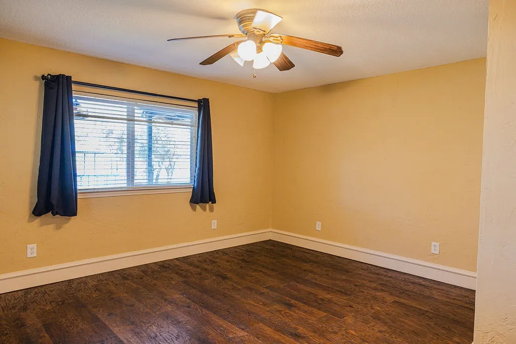 Single Family Residence For Sale in Parker County , 179 E El Camino Real, Weatherford, Texas 76087, 5 Bedroom, 3 Bathroom, 2 Garage spaces, 3,500 Sqft, built in 1973, mls#21281327, Real Estate Agent in Weatherford, Homes For Sale in Parker county, Homes For Sale in Weatherford, Realtor in Weatherford Texas, Real Estate Brokerage Independent Realty Texas, Luminita Cordes Realtor