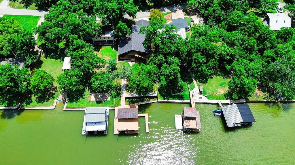 Single Family Residence For Sale in Parker County , 179 E El Camino Real, Weatherford, Texas 76087, 5 Bedroom, 3 Bathroom, 2 Garage spaces, 3,500 Sqft, built in 1973, mls#21281327, Real Estate Agent in Weatherford, Homes For Sale in Parker county, Homes For Sale in Weatherford, Realtor in Weatherford Texas, Real Estate Brokerage Independent Realty Texas, Luminita Cordes Realtor