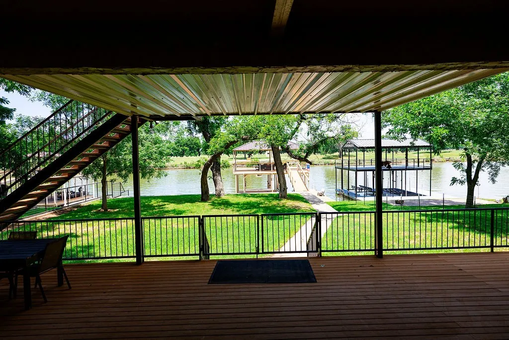Single Family Residence For Sale in Parker County , 179 E El Camino Real, Weatherford, Texas 76087, 5 Bedroom, 3 Bathroom, 2 Garage spaces, 3,500 Sqft, built in 1973, mls#21281327, Real Estate Agent in Weatherford, Homes For Sale in Parker county, Homes For Sale in Weatherford, Realtor in Weatherford Texas, Real Estate Brokerage Independent Realty Texas, Luminita Cordes Realtor