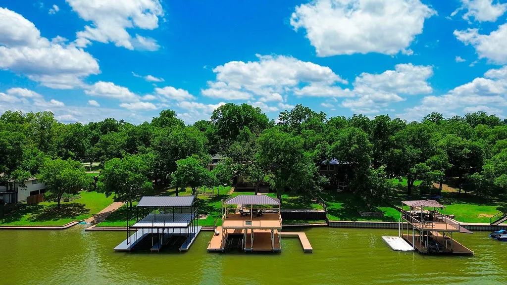 Single Family Residence For Sale in Parker County , 179 E El Camino Real, Weatherford, Texas 76087, 5 Bedroom, 3 Bathroom, 2 Garage spaces, 3,500 Sqft, built in 1973, mls#21281327, Real Estate Agent in Weatherford, Homes For Sale in Parker county, Homes For Sale in Weatherford, Realtor in Weatherford Texas, Real Estate Brokerage Independent Realty Texas, Luminita Cordes Realtor