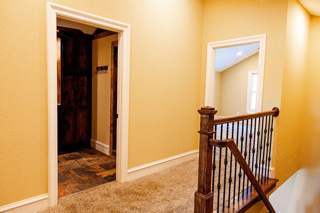 Single Family Residence For Sale in Parker County , 179 E El Camino Real, Weatherford, Texas 76087, 5 Bedroom, 3 Bathroom, 2 Garage spaces, 3,500 Sqft, built in 1973, mls#21281327, Real Estate Agent in Weatherford, Homes For Sale in Parker county, Homes For Sale in Weatherford, Realtor in Weatherford Texas, Real Estate Brokerage Independent Realty Texas, Luminita Cordes Realtor