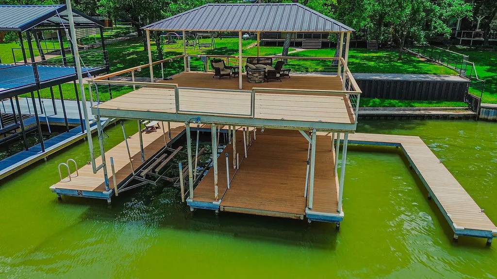 Single Family Residence For Sale in Parker County , 179 E El Camino Real, Weatherford, Texas 76087, 5 Bedroom, 3 Bathroom, 2 Garage spaces, 3,500 Sqft, built in 1973, mls#21281327, Real Estate Agent in Weatherford, Homes For Sale in Parker county, Homes For Sale in Weatherford, Realtor in Weatherford Texas, Real Estate Brokerage Independent Realty Texas, Luminita Cordes Realtor