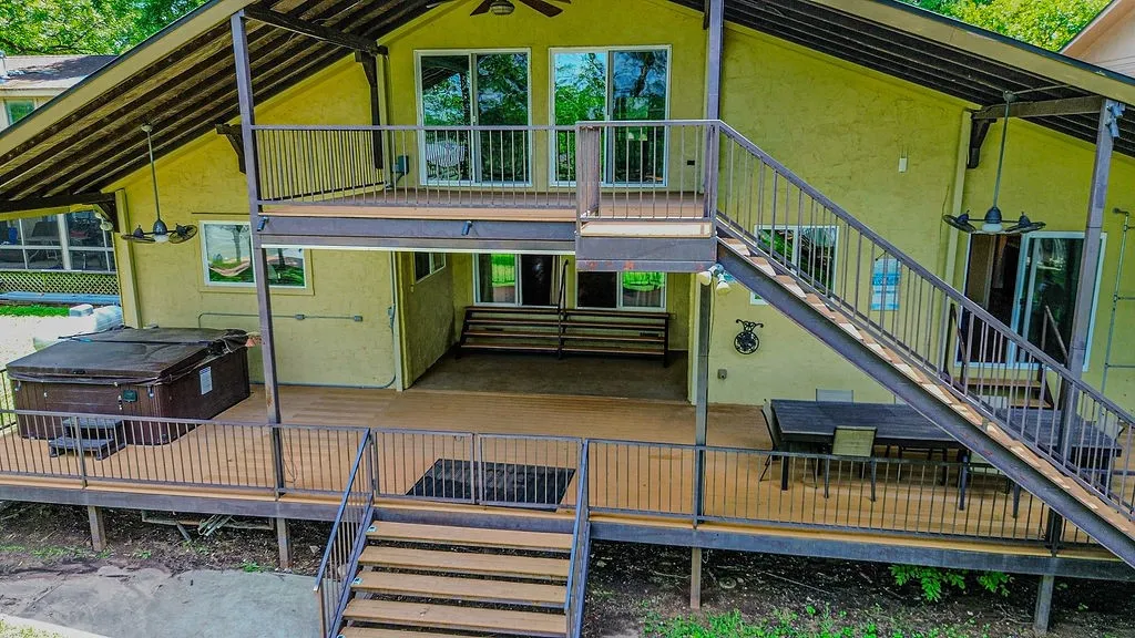 Single Family Residence For Sale in Parker County , 179 E El Camino Real, Weatherford, Texas 76087, 5 Bedroom, 3 Bathroom, 2 Garage spaces, 3,500 Sqft, built in 1973, mls#21281327, Real Estate Agent in Weatherford, Homes For Sale in Parker county, Homes For Sale in Weatherford, Realtor in Weatherford Texas, Real Estate Brokerage Independent Realty Texas, Luminita Cordes Realtor