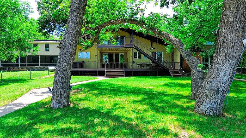 Single Family Residence For Sale in Parker County , 179 E El Camino Real, Weatherford, Texas 76087, 5 Bedroom, 3 Bathroom, 2 Garage spaces, 3,500 Sqft, built in 1973, mls#21281327, Real Estate Agent in Weatherford, Homes For Sale in Parker county, Homes For Sale in Weatherford, Realtor in Weatherford Texas, Real Estate Brokerage Independent Realty Texas, Luminita Cordes Realtor