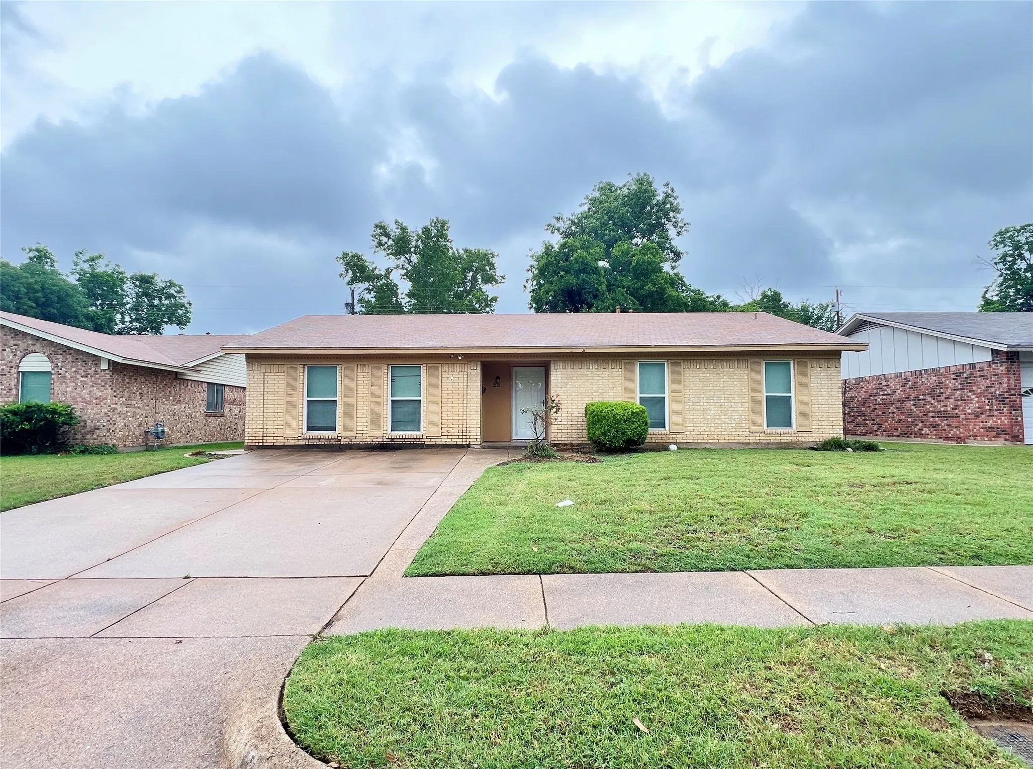 Single Family Residence For Rent in Dallas County , 2121 Spanish Trail, Irving, Texas 75060, 3 Bedroom, 2 Bathroom, Garage spaces, 1,670 Sqft, built in 1969, mls#21281420, Real Estate Agent in Irving, Homes For Rent in Dallas county, Homes For Rent in Irving, Realtor in Irving Texas, Real Estate Brokerage Independent Realty Texas, Luminita Cordes Realtor