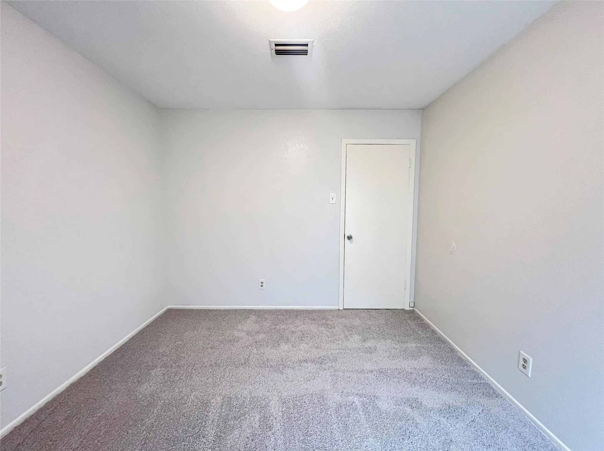 Single Family Residence For Rent in Dallas County , 2121 Spanish Trail, Irving, Texas 75060, 3 Bedroom, 2 Bathroom, Garage spaces, 1,670 Sqft, built in 1969, mls#21281420, Real Estate Agent in Irving, Homes For Rent in Dallas county, Homes For Rent in Irving, Realtor in Irving Texas, Real Estate Brokerage Independent Realty Texas, Luminita Cordes Realtor