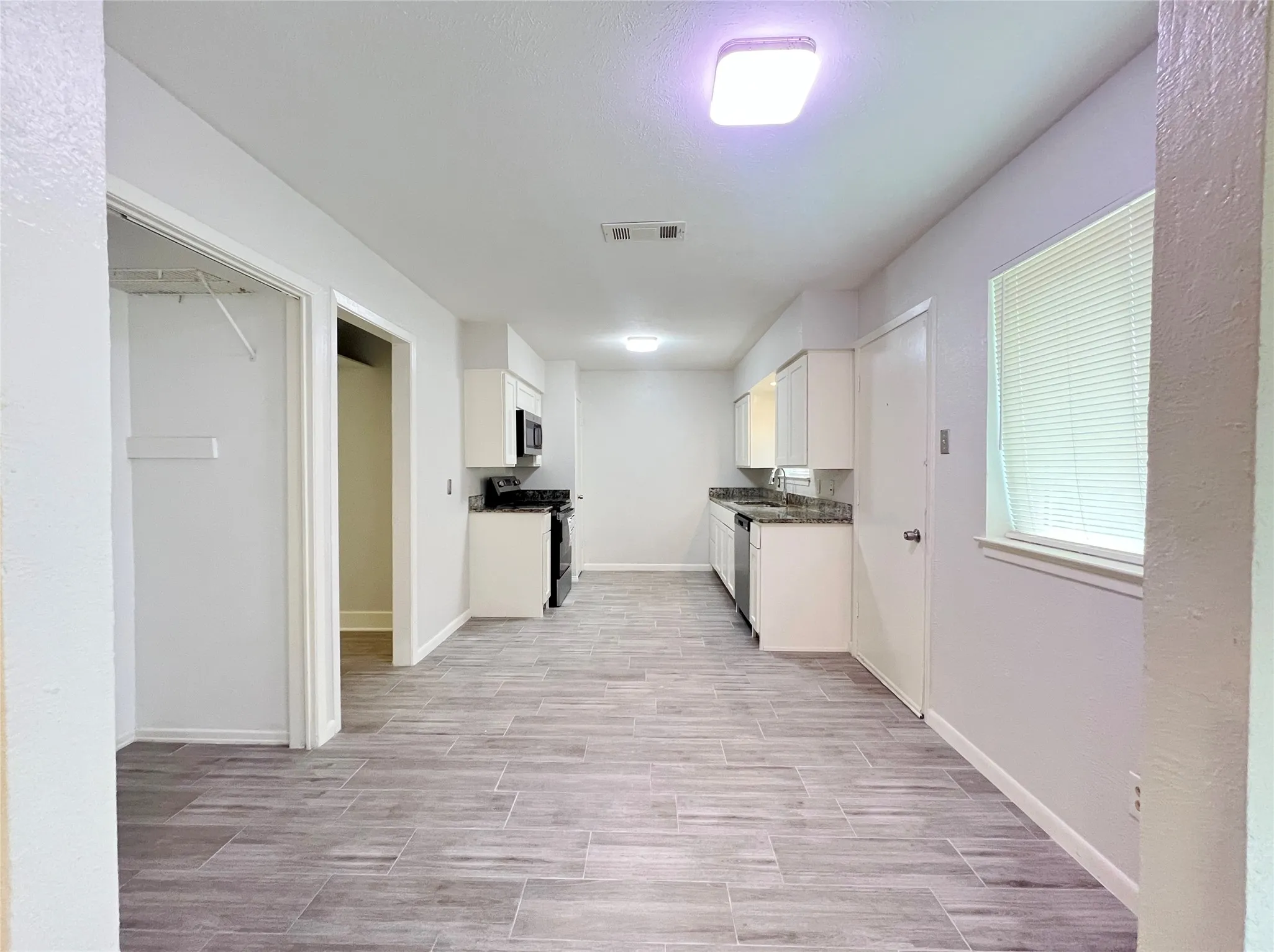 Single Family Residence For Rent in Dallas County , 2121 Spanish Trail, Irving, Texas 75060, 3 Bedroom, 2 Bathroom, Garage spaces, 1,670 Sqft, built in 1969, mls#21281420, Real Estate Agent in Irving, Homes For Rent in Dallas county, Homes For Rent in Irving, Realtor in Irving Texas, Real Estate Brokerage Independent Realty Texas, Luminita Cordes Realtor