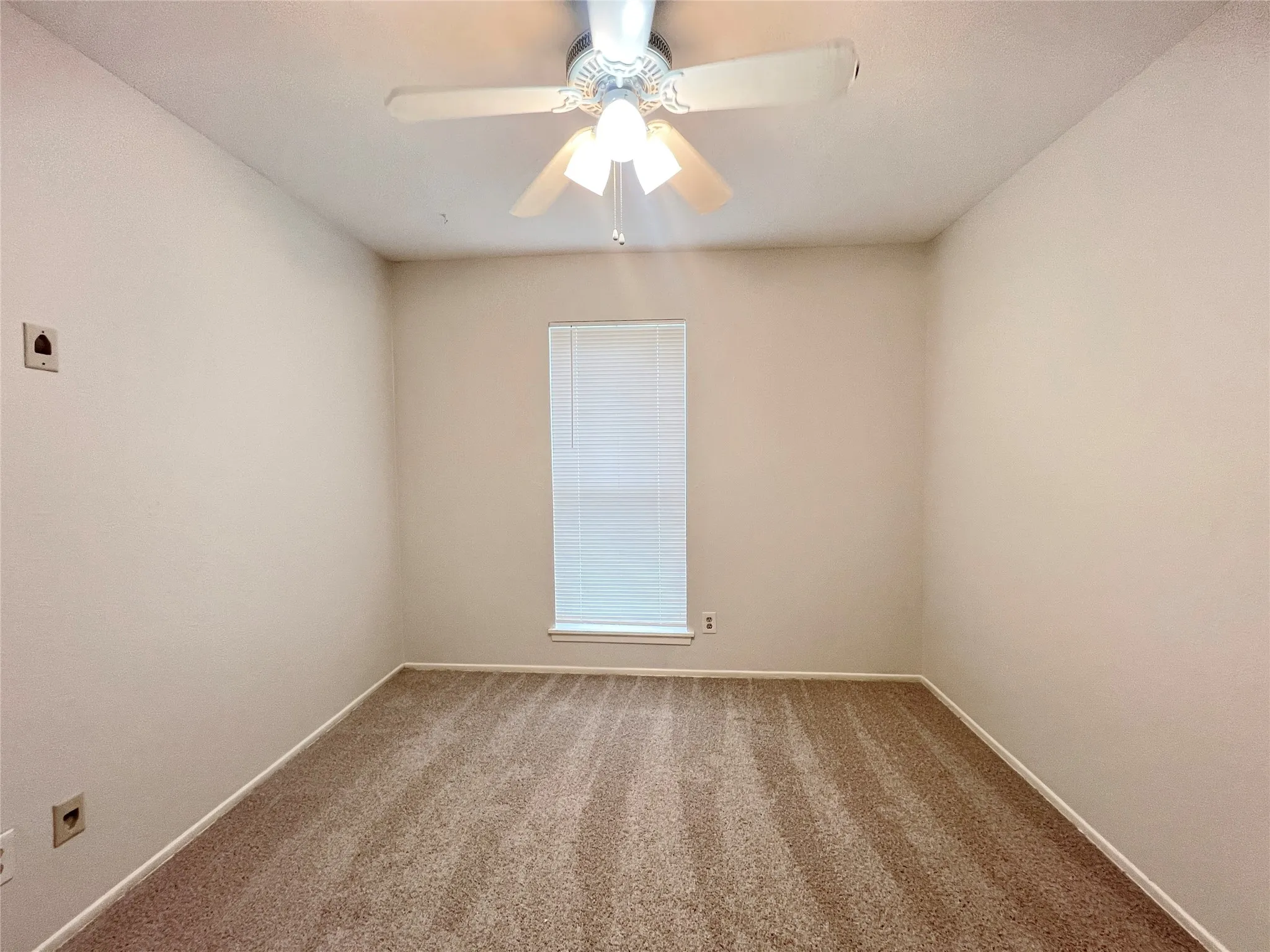 Single Family Residence For Rent in Dallas County , 2121 Spanish Trail, Irving, Texas 75060, 3 Bedroom, 2 Bathroom, Garage spaces, 1,670 Sqft, built in 1969, mls#21281420, Real Estate Agent in Irving, Homes For Rent in Dallas county, Homes For Rent in Irving, Realtor in Irving Texas, Real Estate Brokerage Independent Realty Texas, Luminita Cordes Realtor