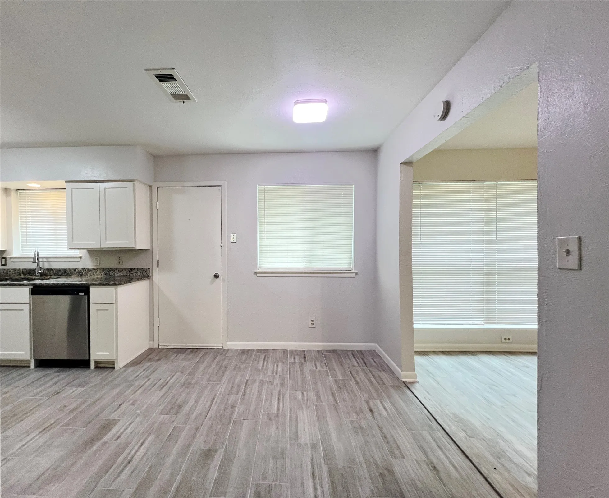 Single Family Residence For Rent in Dallas County , 2121 Spanish Trail, Irving, Texas 75060, 3 Bedroom, 2 Bathroom, Garage spaces, 1,670 Sqft, built in 1969, mls#21281420, Real Estate Agent in Irving, Homes For Rent in Dallas county, Homes For Rent in Irving, Realtor in Irving Texas, Real Estate Brokerage Independent Realty Texas, Luminita Cordes Realtor