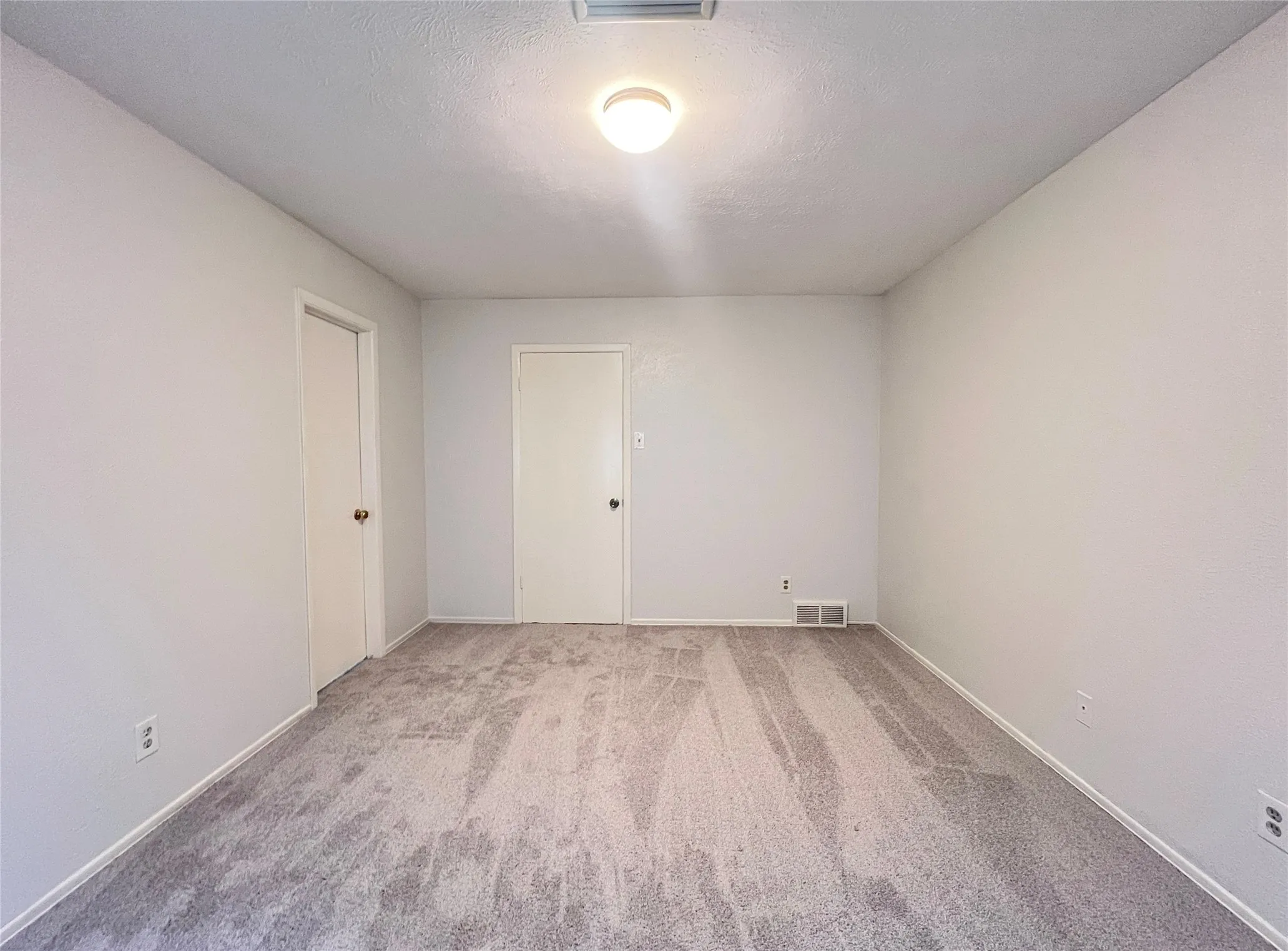 Single Family Residence For Rent in Dallas County , 2121 Spanish Trail, Irving, Texas 75060, 3 Bedroom, 2 Bathroom, Garage spaces, 1,670 Sqft, built in 1969, mls#21281420, Real Estate Agent in Irving, Homes For Rent in Dallas county, Homes For Rent in Irving, Realtor in Irving Texas, Real Estate Brokerage Independent Realty Texas, Luminita Cordes Realtor