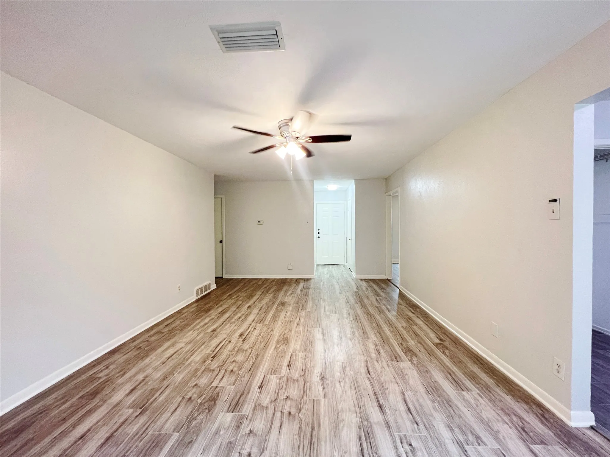 Single Family Residence For Rent in Dallas County , 2121 Spanish Trail, Irving, Texas 75060, 3 Bedroom, 2 Bathroom, Garage spaces, 1,670 Sqft, built in 1969, mls#21281420, Real Estate Agent in Irving, Homes For Rent in Dallas county, Homes For Rent in Irving, Realtor in Irving Texas, Real Estate Brokerage Independent Realty Texas, Luminita Cordes Realtor