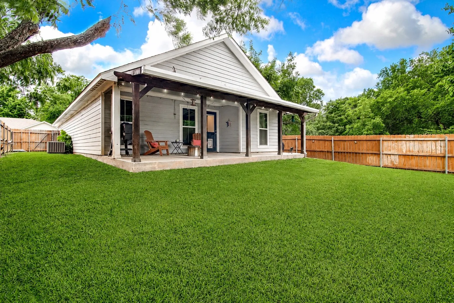 Single Family Residence For Sale in Johnson County , 161 Columbia Street, Cleburne, Texas 76031, 3 Bedroom, 2 Bathroom, 1 Garage spaces, 1,320 Sqft, built in 2021, mls#21280633, Real Estate Agent in Cleburne, Homes For Sale in Johnson county, Homes For Sale in Cleburne, Realtor in Cleburne Texas, Real Estate Brokerage Independent Realty Texas, Luminita Cordes Realtor