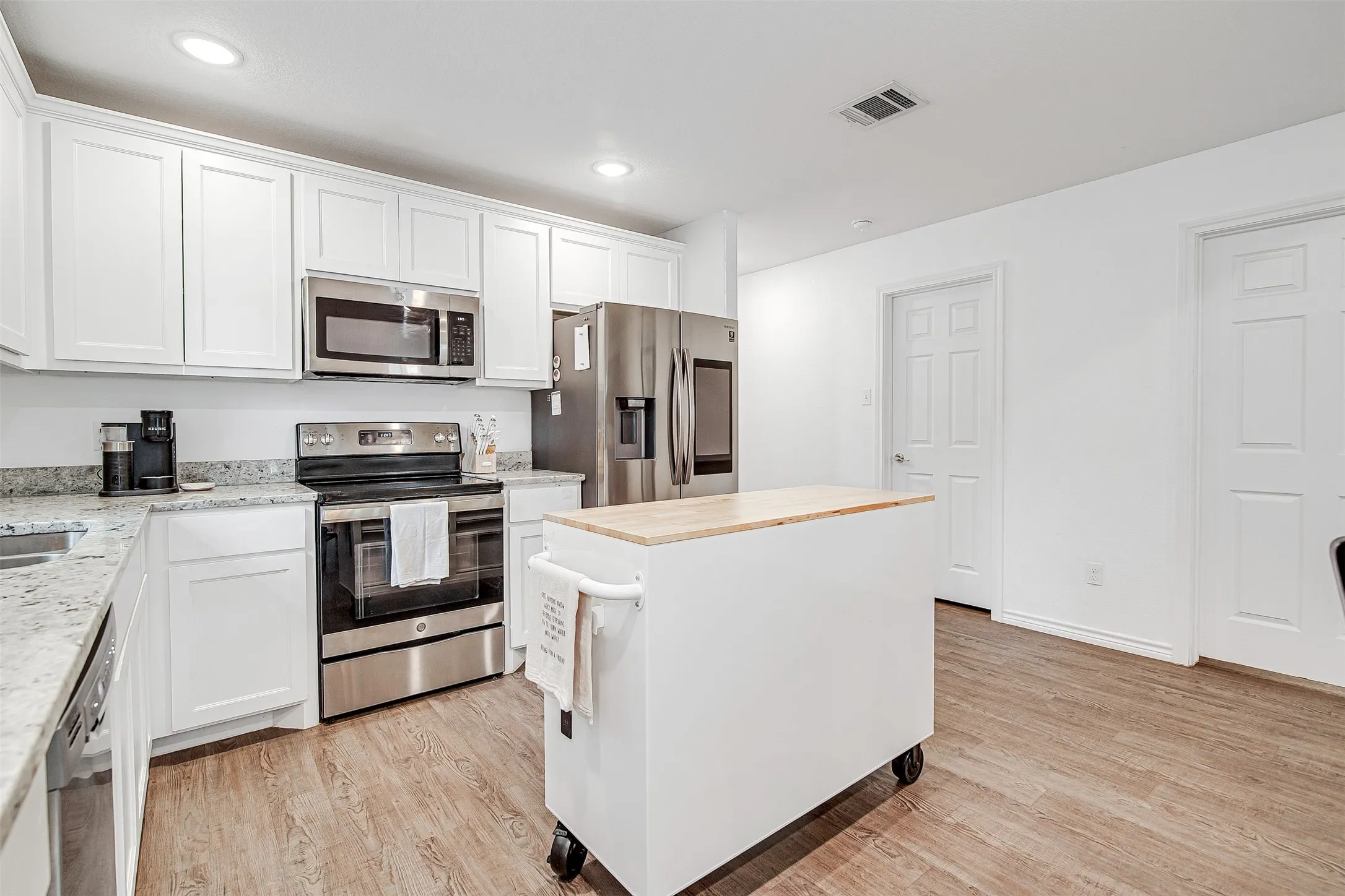 Single Family Residence For Sale in Johnson County , 161 Columbia Street, Cleburne, Texas 76031, 3 Bedroom, 2 Bathroom, 1 Garage spaces, 1,320 Sqft, built in 2021, mls#21280633, Real Estate Agent in Cleburne, Homes For Sale in Johnson county, Homes For Sale in Cleburne, Realtor in Cleburne Texas, Real Estate Brokerage Independent Realty Texas, Luminita Cordes Realtor