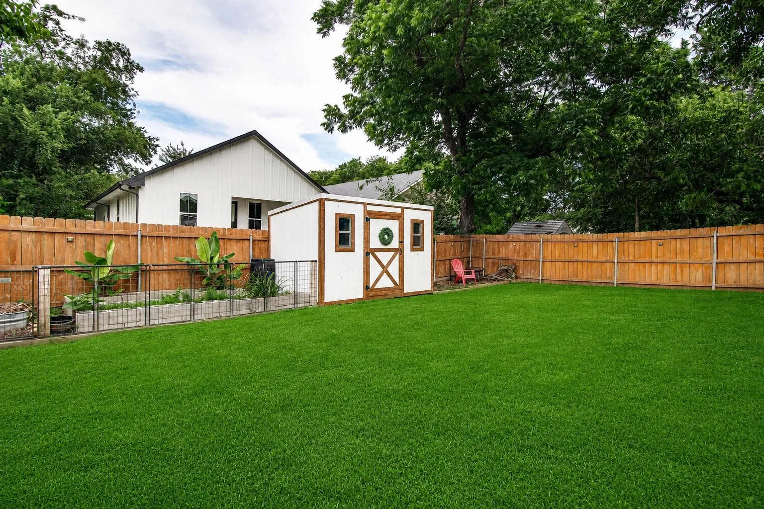 Single Family Residence For Sale in Johnson County , 161 Columbia Street, Cleburne, Texas 76031, 3 Bedroom, 2 Bathroom, 1 Garage spaces, 1,320 Sqft, built in 2021, mls#21280633, Real Estate Agent in Cleburne, Homes For Sale in Johnson county, Homes For Sale in Cleburne, Realtor in Cleburne Texas, Real Estate Brokerage Independent Realty Texas, Luminita Cordes Realtor