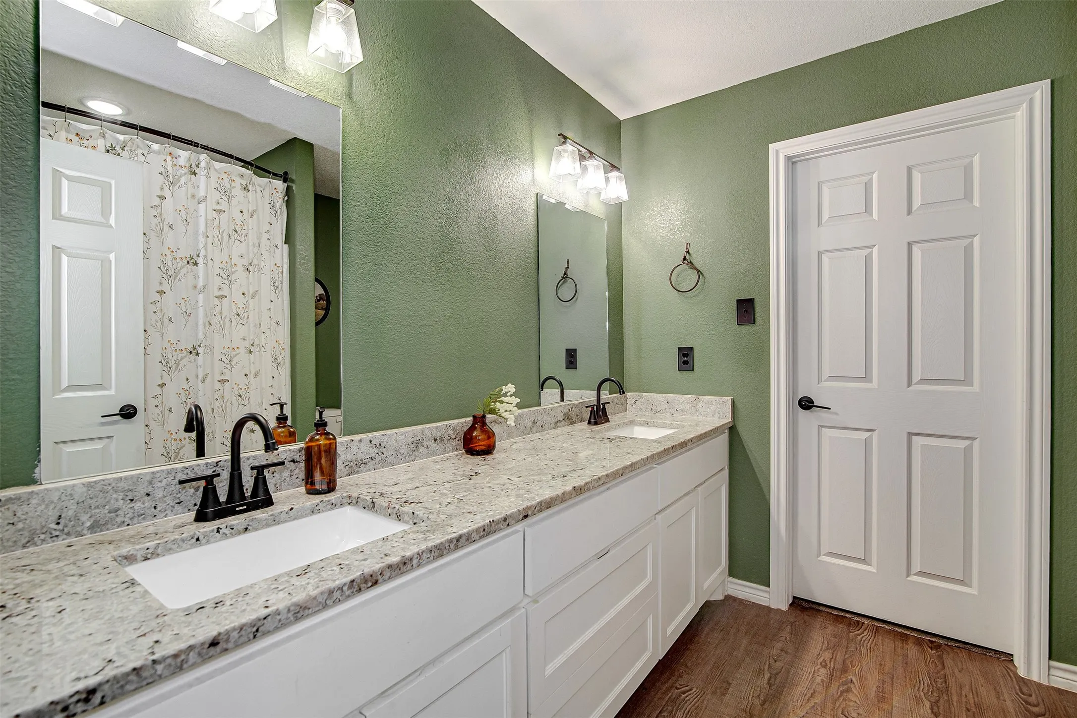 Single Family Residence For Sale in Johnson County , 161 Columbia Street, Cleburne, Texas 76031, 3 Bedroom, 2 Bathroom, 1 Garage spaces, 1,320 Sqft, built in 2021, mls#21280633, Real Estate Agent in Cleburne, Homes For Sale in Johnson county, Homes For Sale in Cleburne, Realtor in Cleburne Texas, Real Estate Brokerage Independent Realty Texas, Luminita Cordes Realtor
