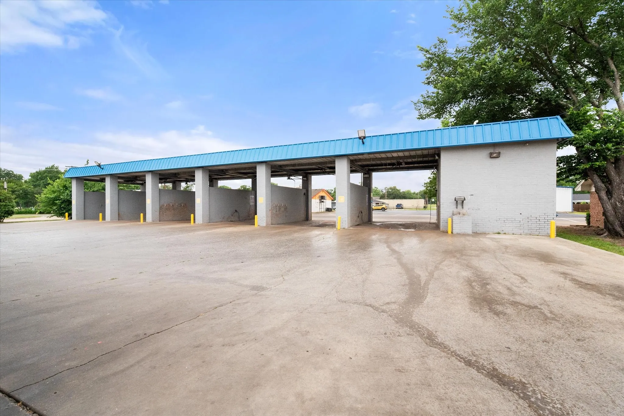 Business For Sale in Navarro County , 223 Oaklawn Drive, Corsicana, Texas 75110, 0, 0, Garage spaces, 2,112 Sqft, built in 1985, Price $429,000, mls#21279207, Real Estate Agent in Corsicana, Homes For Sale in Navarro county, Homes For Sale in Corsicana, Realtor in Corsicana Texas, Real Estate Brokerage Independent Realty Texas, Luminita Cordes Realtor