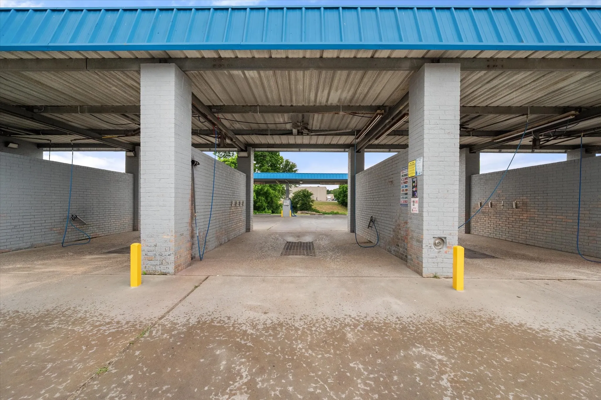 Business For Sale in Navarro County , 223 Oaklawn Drive, Corsicana, Texas 75110, 0, 0, Garage spaces, 2,112 Sqft, built in 1985, Price $429,000, mls#21279207, Real Estate Agent in Corsicana, Homes For Sale in Navarro county, Homes For Sale in Corsicana, Realtor in Corsicana Texas, Real Estate Brokerage Independent Realty Texas, Luminita Cordes Realtor