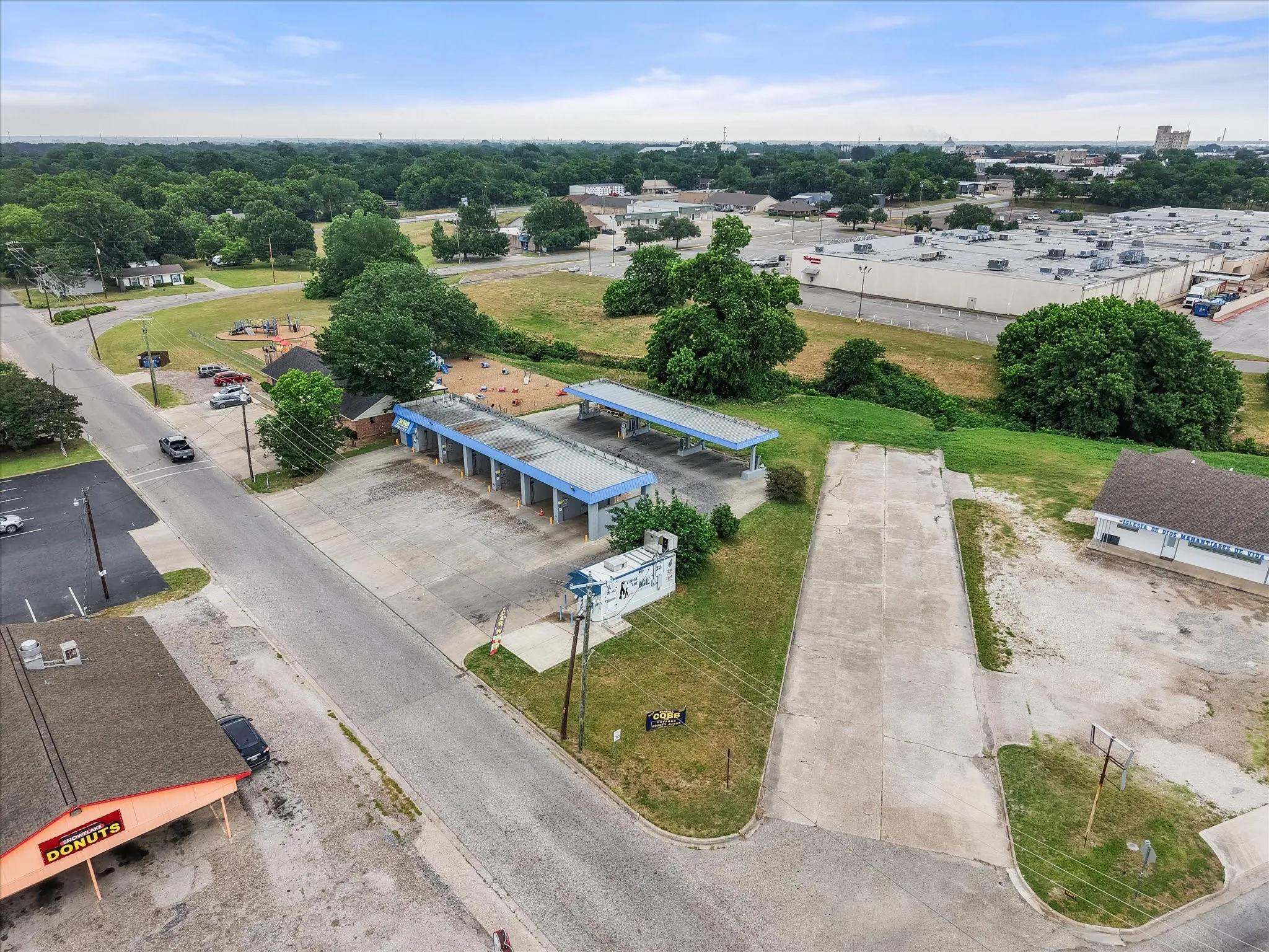 Business For Sale in Navarro County , 223 Oaklawn Drive, Corsicana, Texas 75110, 0, 0, Garage spaces, 2,112 Sqft, built in 1985, Price $429,000, mls#21279207, Real Estate Agent in Corsicana, Homes For Sale in Navarro county, Homes For Sale in Corsicana, Realtor in Corsicana Texas, Real Estate Brokerage Independent Realty Texas, Luminita Cordes Realtor