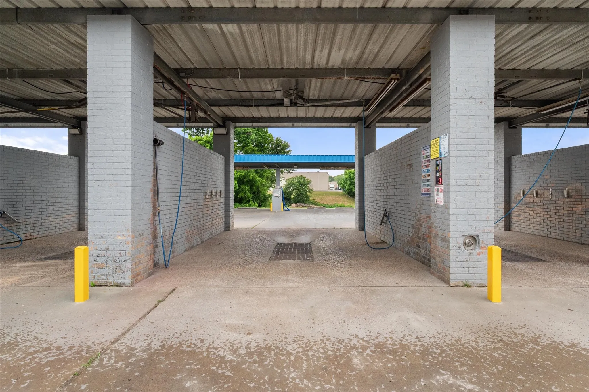 Business For Sale in Navarro County , 223 Oaklawn Drive, Corsicana, Texas 75110, 0, 0, Garage spaces, 2,112 Sqft, built in 1985, Price $429,000, mls#21279207, Real Estate Agent in Corsicana, Homes For Sale in Navarro county, Homes For Sale in Corsicana, Realtor in Corsicana Texas, Real Estate Brokerage Independent Realty Texas, Luminita Cordes Realtor