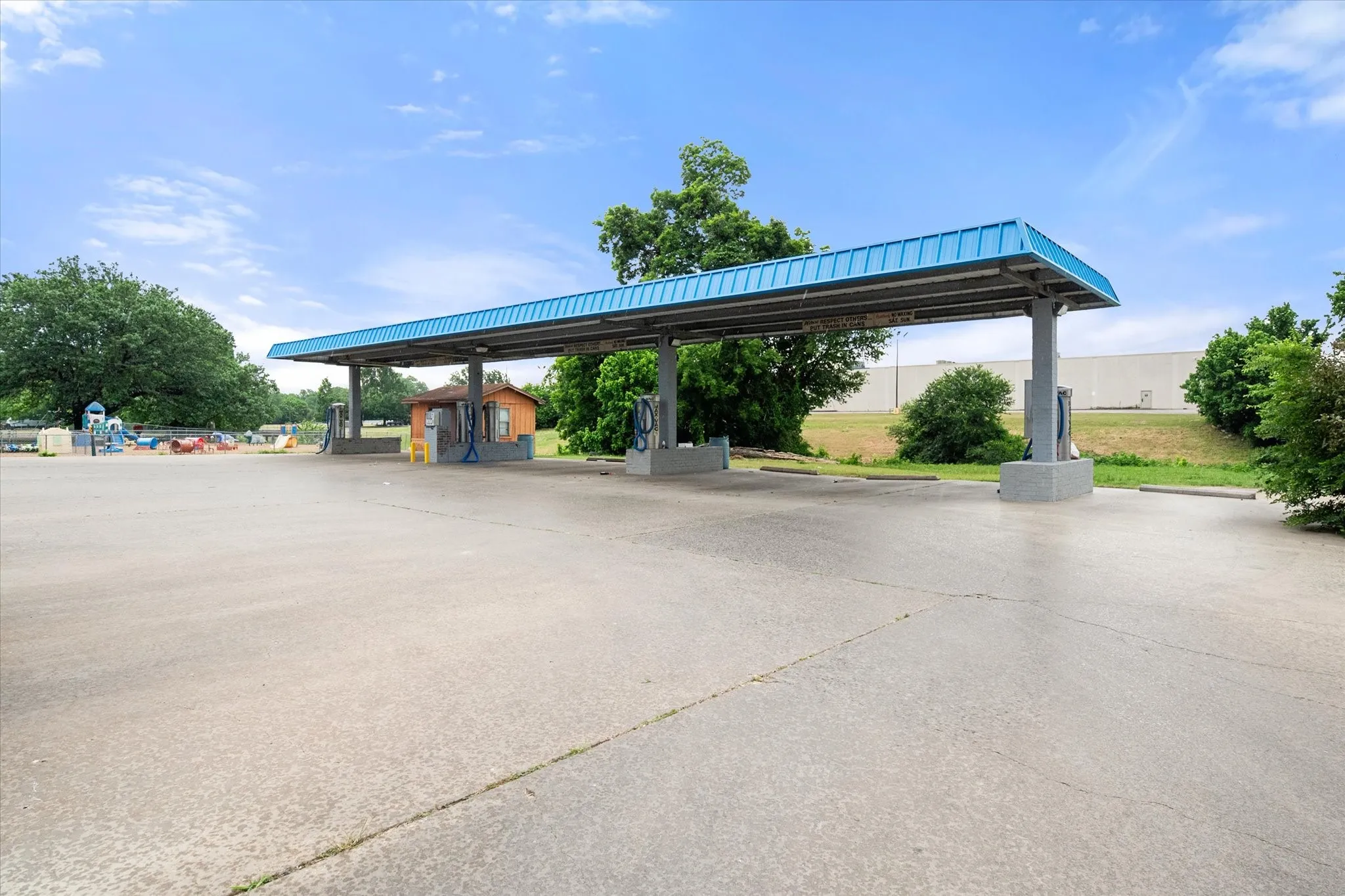 Business For Sale in Navarro County , 223 Oaklawn Drive, Corsicana, Texas 75110, 0, 0, Garage spaces, 2,112 Sqft, built in 1985, Price $429,000, mls#21279207, Real Estate Agent in Corsicana, Homes For Sale in Navarro county, Homes For Sale in Corsicana, Realtor in Corsicana Texas, Real Estate Brokerage Independent Realty Texas, Luminita Cordes Realtor