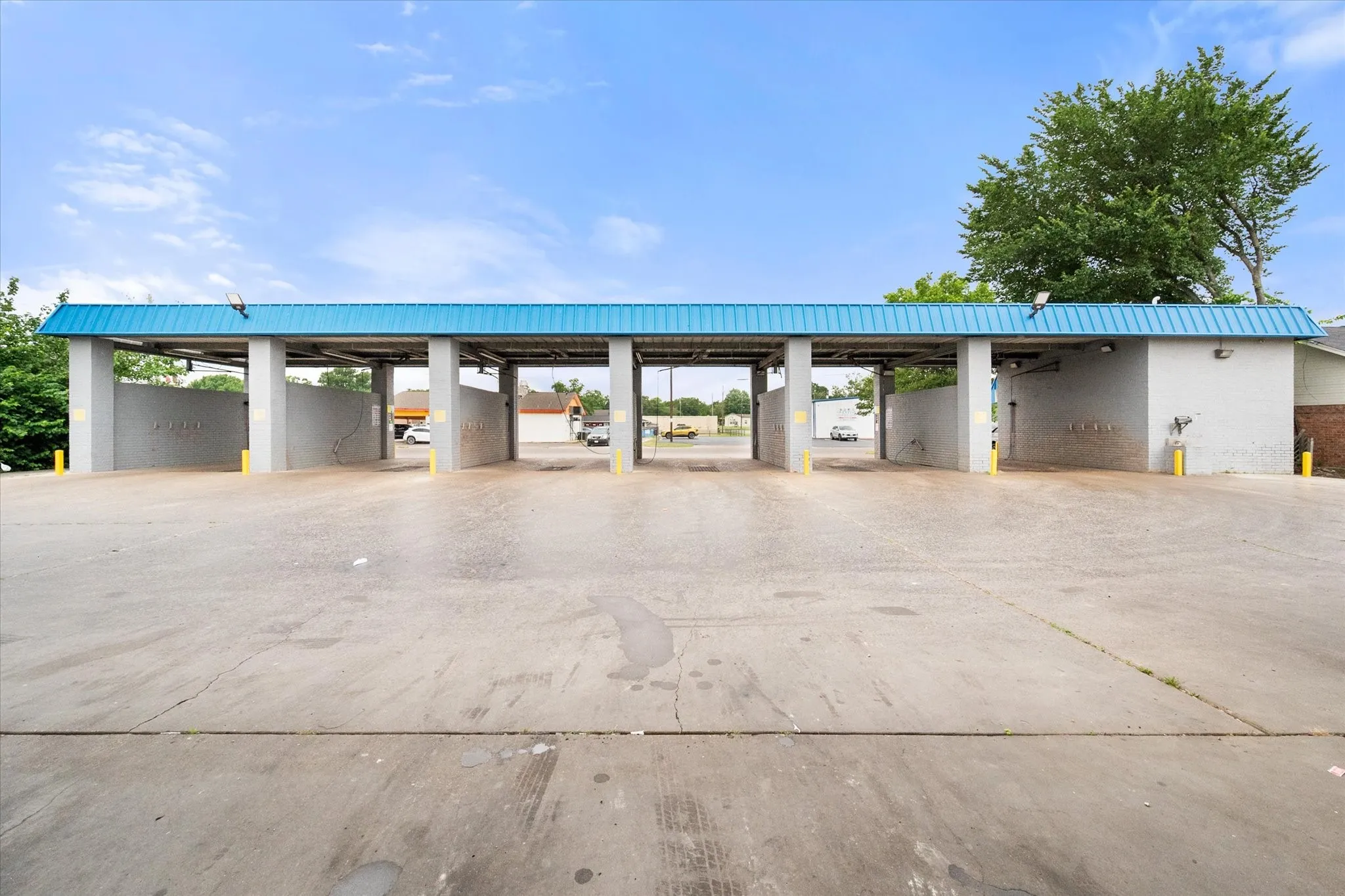 Business For Sale in Navarro County , 223 Oaklawn Drive, Corsicana, Texas 75110, 0, 0, Garage spaces, 2,112 Sqft, built in 1985, Price $429,000, mls#21279207, Real Estate Agent in Corsicana, Homes For Sale in Navarro county, Homes For Sale in Corsicana, Realtor in Corsicana Texas, Real Estate Brokerage Independent Realty Texas, Luminita Cordes Realtor