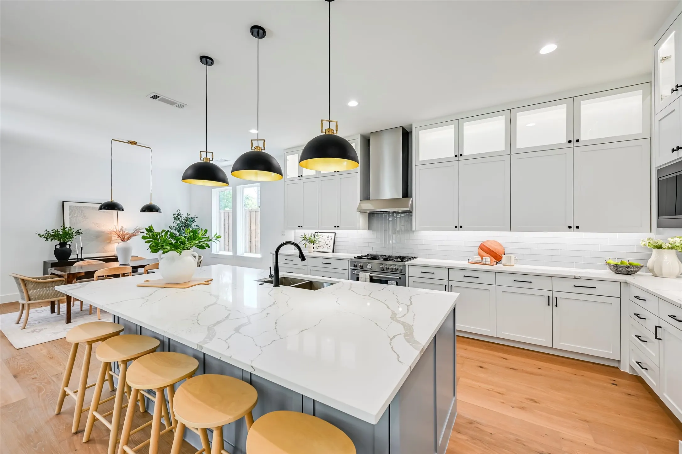 Single Family Residence For Rent in Dallas County , 6226 Lakeshore Drive, Dallas, Texas 75214, 5 Bedroom, 5 Bathroom, 2 Garage spaces, 4,150 Sqft, built in 2026, mls#21281454, Real Estate Agent in Dallas, Homes For Rent in Dallas county, Homes For Rent in Dallas, Realtor in Dallas Texas, Real Estate Brokerage Independent Realty Texas, Luminita Cordes Realtor