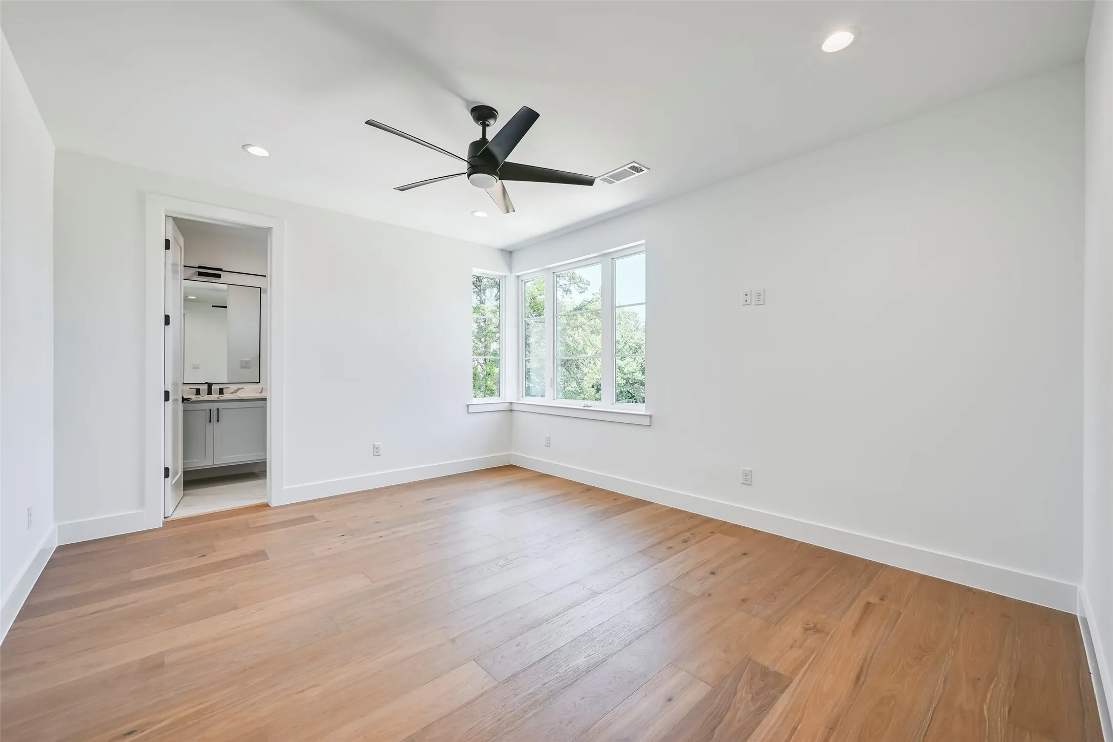Single Family Residence For Rent in Dallas County , 6226 Lakeshore Drive, Dallas, Texas 75214, 5 Bedroom, 5 Bathroom, 2 Garage spaces, 4,150 Sqft, built in 2026, mls#21281454, Real Estate Agent in Dallas, Homes For Rent in Dallas county, Homes For Rent in Dallas, Realtor in Dallas Texas, Real Estate Brokerage Independent Realty Texas, Luminita Cordes Realtor