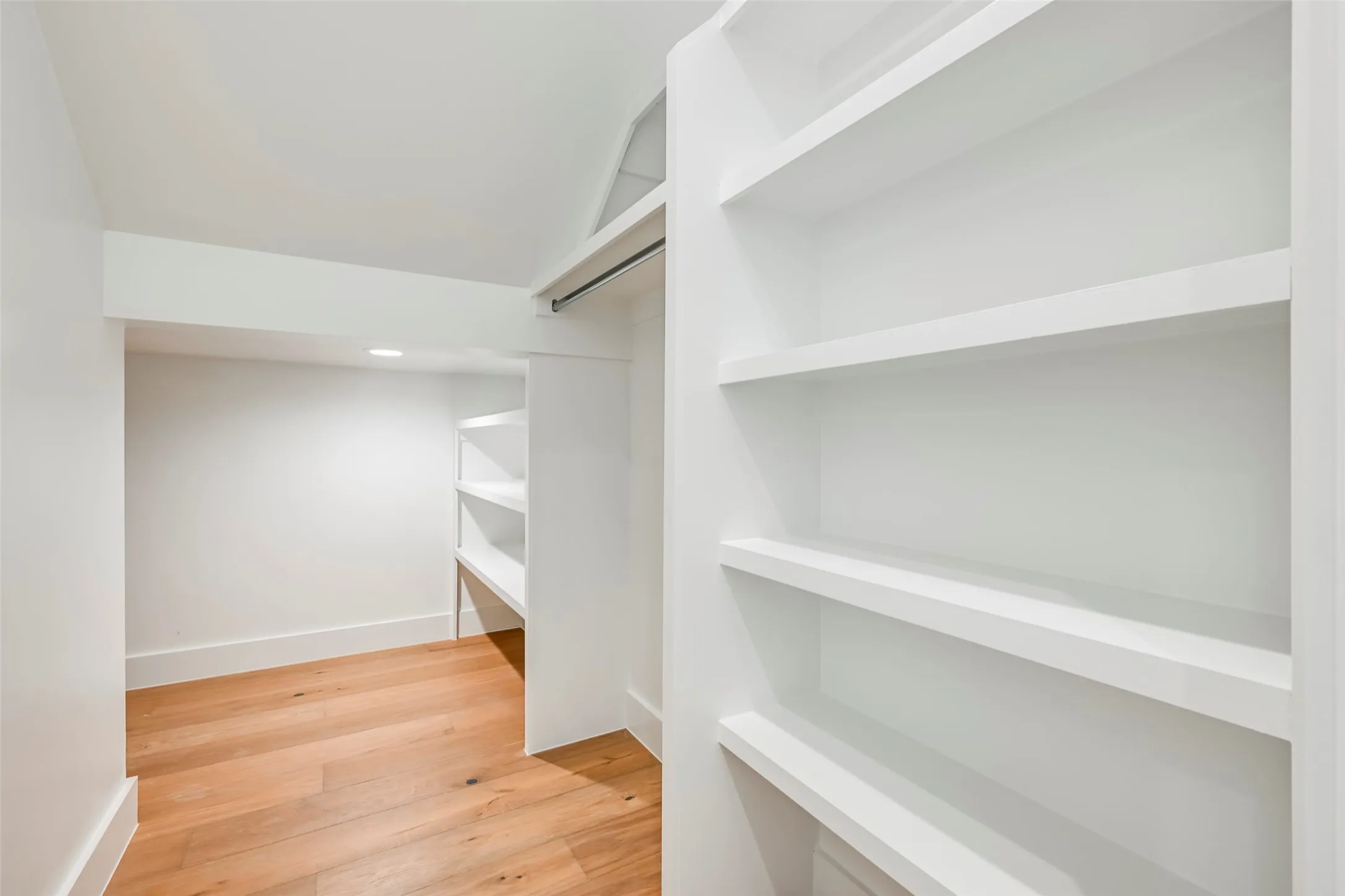 Single Family Residence For Rent in Dallas County , 6226 Lakeshore Drive, Dallas, Texas 75214, 5 Bedroom, 5 Bathroom, 2 Garage spaces, 4,150 Sqft, built in 2026, mls#21281454, Real Estate Agent in Dallas, Homes For Rent in Dallas county, Homes For Rent in Dallas, Realtor in Dallas Texas, Real Estate Brokerage Independent Realty Texas, Luminita Cordes Realtor