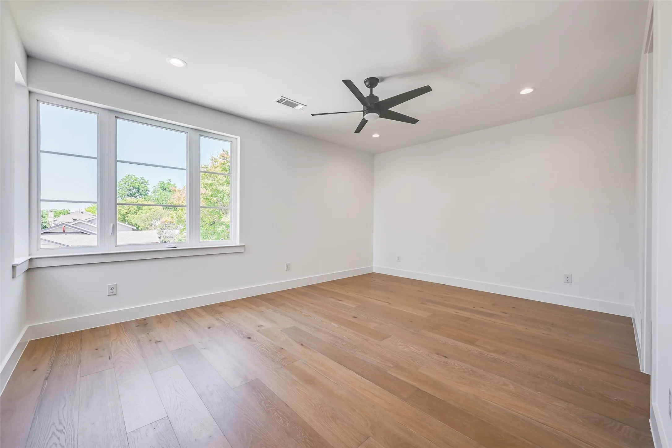 Single Family Residence For Rent in Dallas County , 6226 Lakeshore Drive, Dallas, Texas 75214, 5 Bedroom, 5 Bathroom, 2 Garage spaces, 4,150 Sqft, built in 2026, mls#21281454, Real Estate Agent in Dallas, Homes For Rent in Dallas county, Homes For Rent in Dallas, Realtor in Dallas Texas, Real Estate Brokerage Independent Realty Texas, Luminita Cordes Realtor