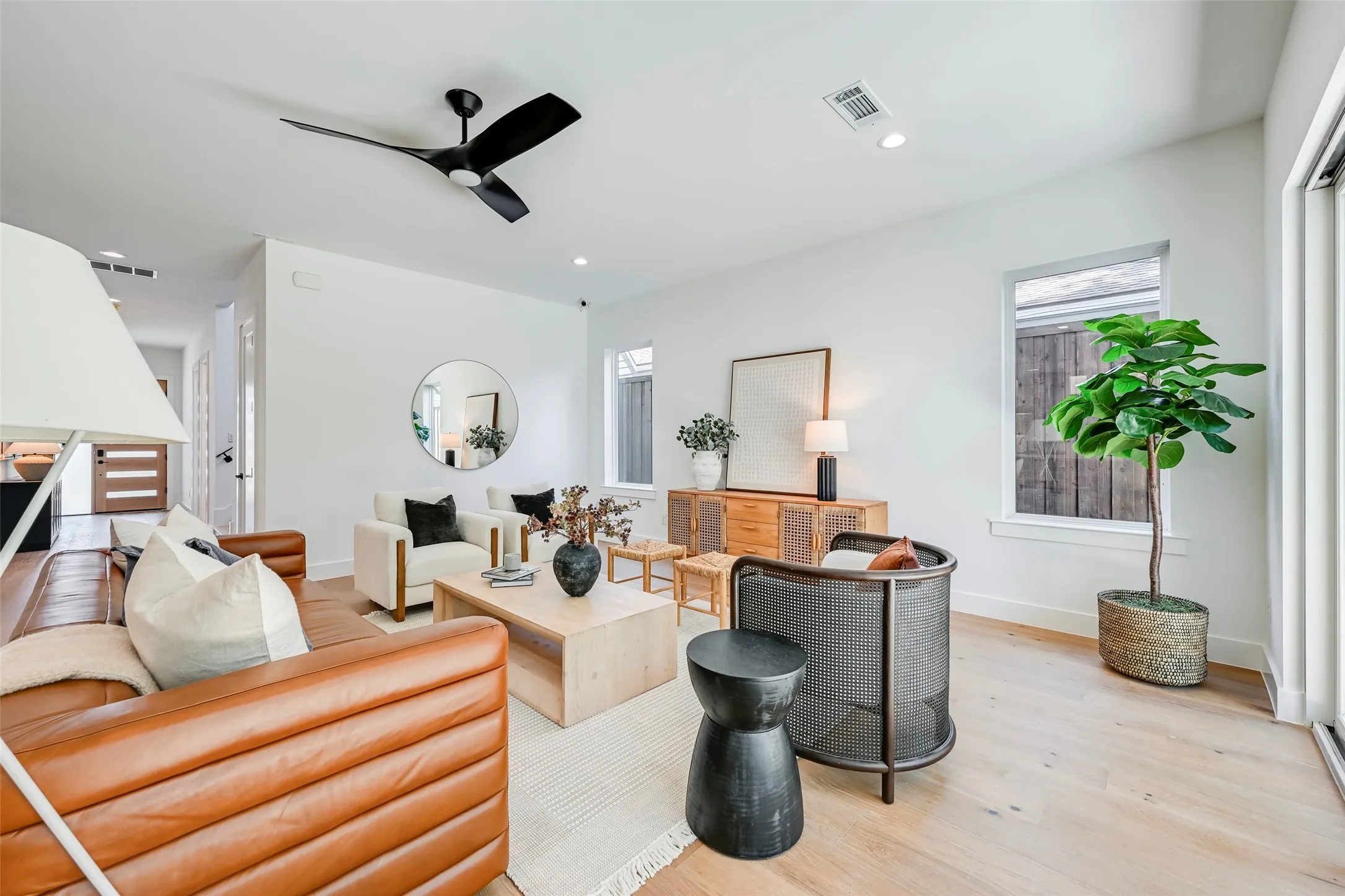 Single Family Residence For Rent in Dallas County , 6226 Lakeshore Drive, Dallas, Texas 75214, 5 Bedroom, 5 Bathroom, 2 Garage spaces, 4,150 Sqft, built in 2026, mls#21281454, Real Estate Agent in Dallas, Homes For Rent in Dallas county, Homes For Rent in Dallas, Realtor in Dallas Texas, Real Estate Brokerage Independent Realty Texas, Luminita Cordes Realtor