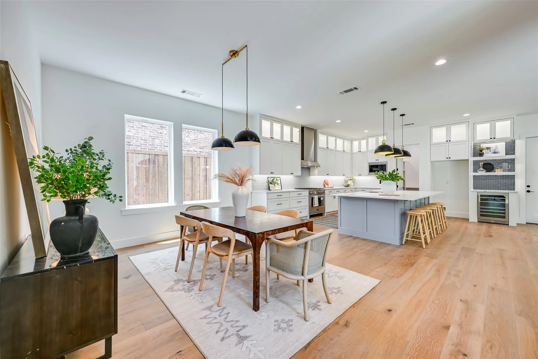 Single Family Residence For Rent in Dallas County , 6226 Lakeshore Drive, Dallas, Texas 75214, 5 Bedroom, 5 Bathroom, 2 Garage spaces, 4,150 Sqft, built in 2026, mls#21281454, Real Estate Agent in Dallas, Homes For Rent in Dallas county, Homes For Rent in Dallas, Realtor in Dallas Texas, Real Estate Brokerage Independent Realty Texas, Luminita Cordes Realtor