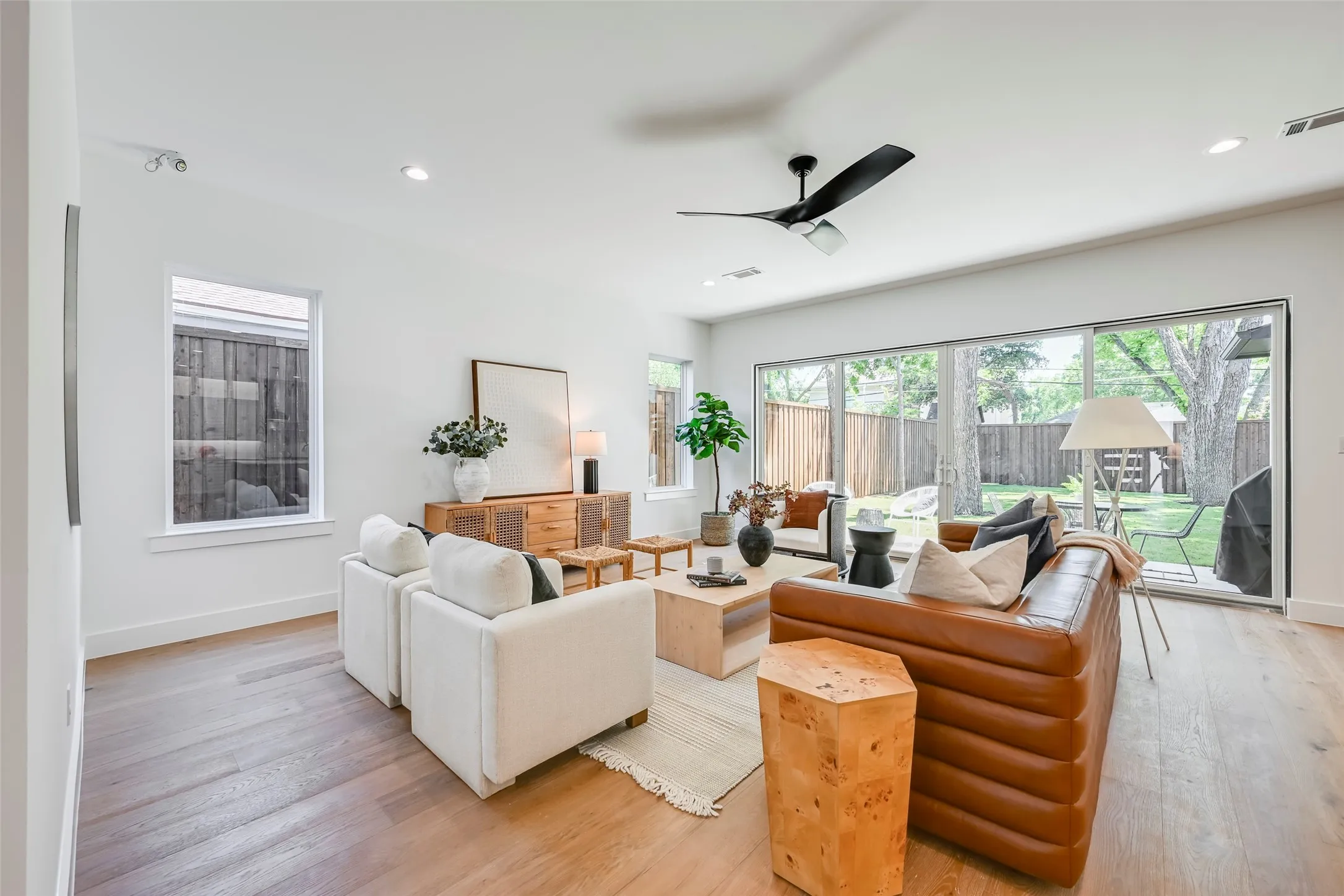 Single Family Residence For Rent in Dallas County , 6226 Lakeshore Drive, Dallas, Texas 75214, 5 Bedroom, 5 Bathroom, 2 Garage spaces, 4,150 Sqft, built in 2026, mls#21281454, Real Estate Agent in Dallas, Homes For Rent in Dallas county, Homes For Rent in Dallas, Realtor in Dallas Texas, Real Estate Brokerage Independent Realty Texas, Luminita Cordes Realtor