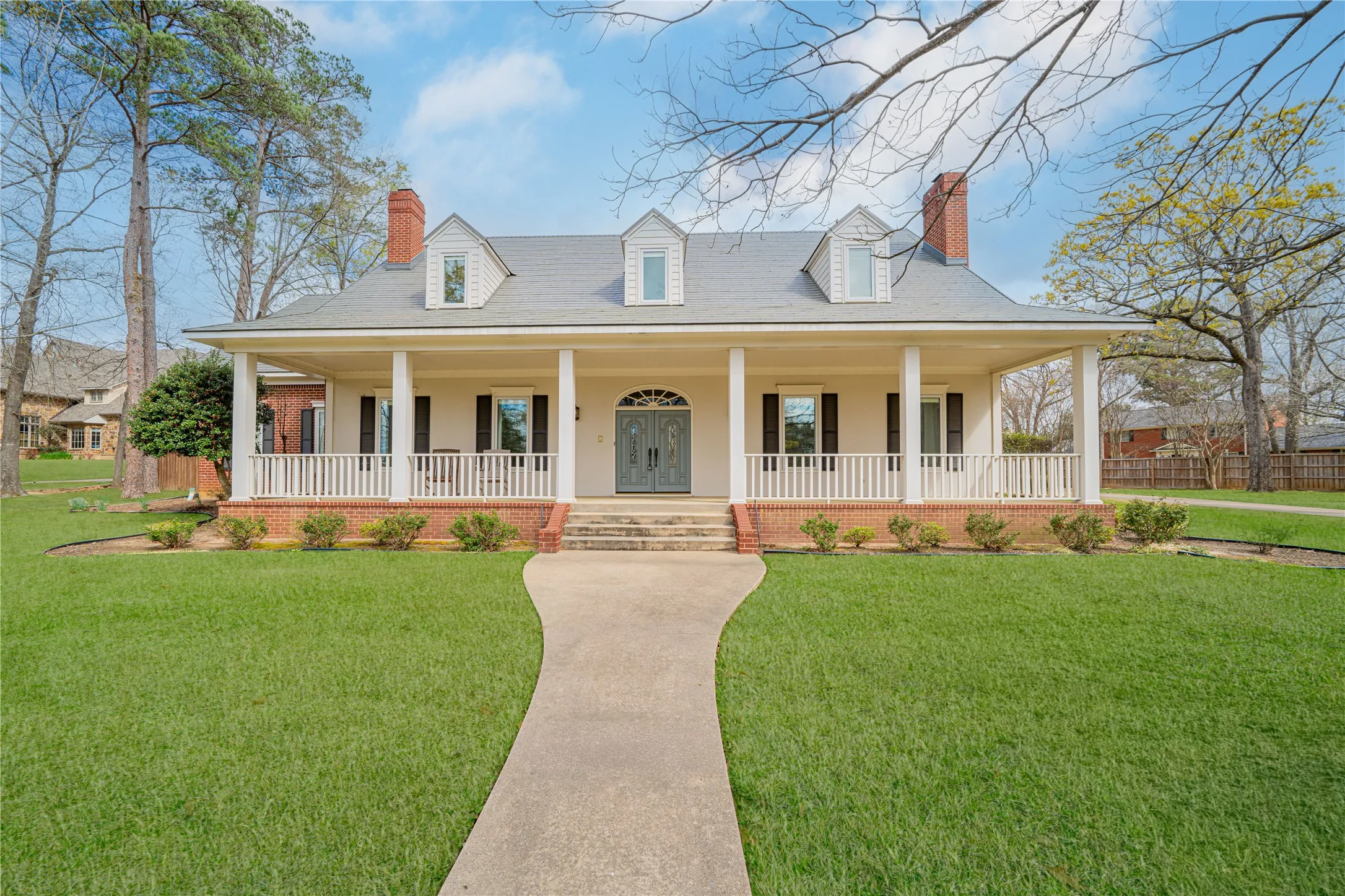 Single Family Residence For Sale in Gregg County , 3 Lakeside, Longview, Texas 75604, 5 Bedroom, 6 Bathroom, 3 Garage spaces, 5,550 Sqft, built in 1995, Price $799,000, mls#21281460, Real Estate Agent in Longview, Homes For Sale in Gregg county, Homes For Sale in Longview, Realtor in Longview Texas, Real Estate Brokerage Independent Realty Texas, Luminita Cordes Realtor
