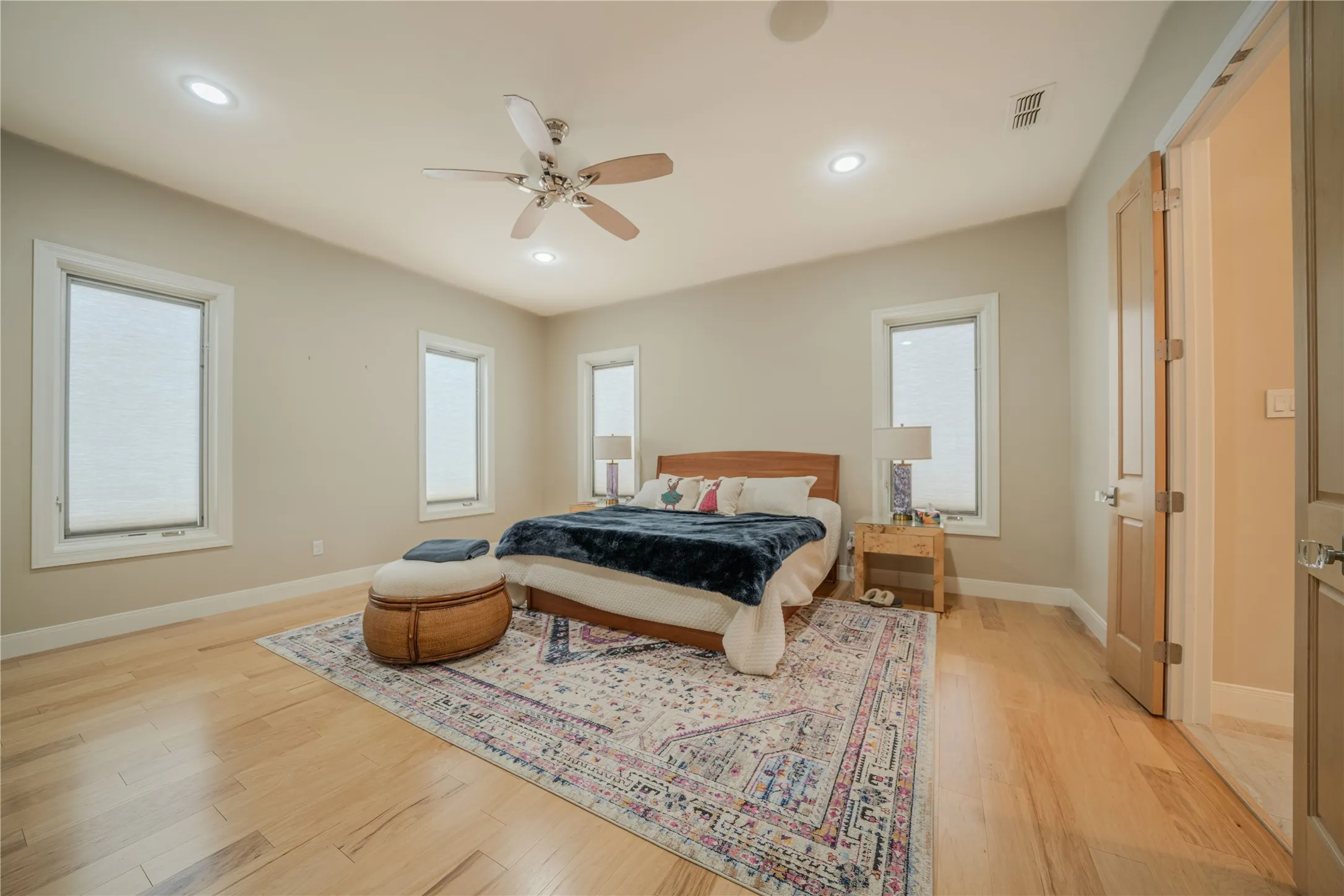 Single Family Residence For Sale in Gregg County , 3 Lakeside, Longview, Texas 75604, 5 Bedroom, 6 Bathroom, 3 Garage spaces, 5,550 Sqft, built in 1995, Price $799,000, mls#21281460, Real Estate Agent in Longview, Homes For Sale in Gregg county, Homes For Sale in Longview, Realtor in Longview Texas, Real Estate Brokerage Independent Realty Texas, Luminita Cordes Realtor