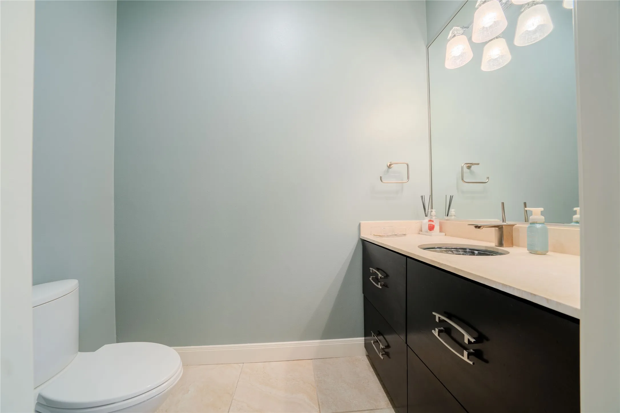 Single Family Residence For Sale in Gregg County , 3 Lakeside, Longview, Texas 75604, 5 Bedroom, 6 Bathroom, 3 Garage spaces, 5,550 Sqft, built in 1995, Price $799,000, mls#21281460, Real Estate Agent in Longview, Homes For Sale in Gregg county, Homes For Sale in Longview, Realtor in Longview Texas, Real Estate Brokerage Independent Realty Texas, Luminita Cordes Realtor