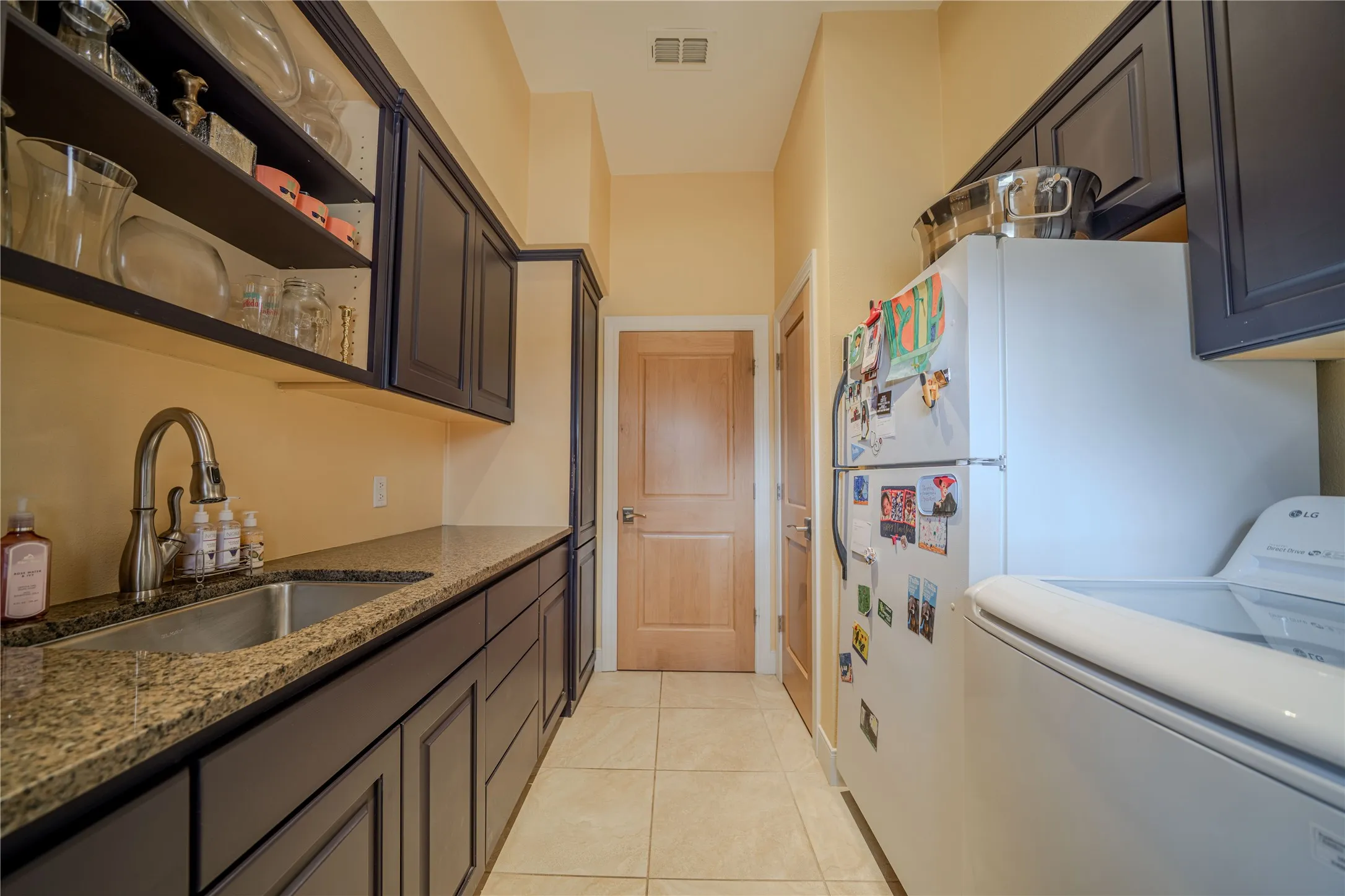 Single Family Residence For Sale in Gregg County , 3 Lakeside, Longview, Texas 75604, 5 Bedroom, 6 Bathroom, 3 Garage spaces, 5,550 Sqft, built in 1995, Price $799,000, mls#21281460, Real Estate Agent in Longview, Homes For Sale in Gregg county, Homes For Sale in Longview, Realtor in Longview Texas, Real Estate Brokerage Independent Realty Texas, Luminita Cordes Realtor