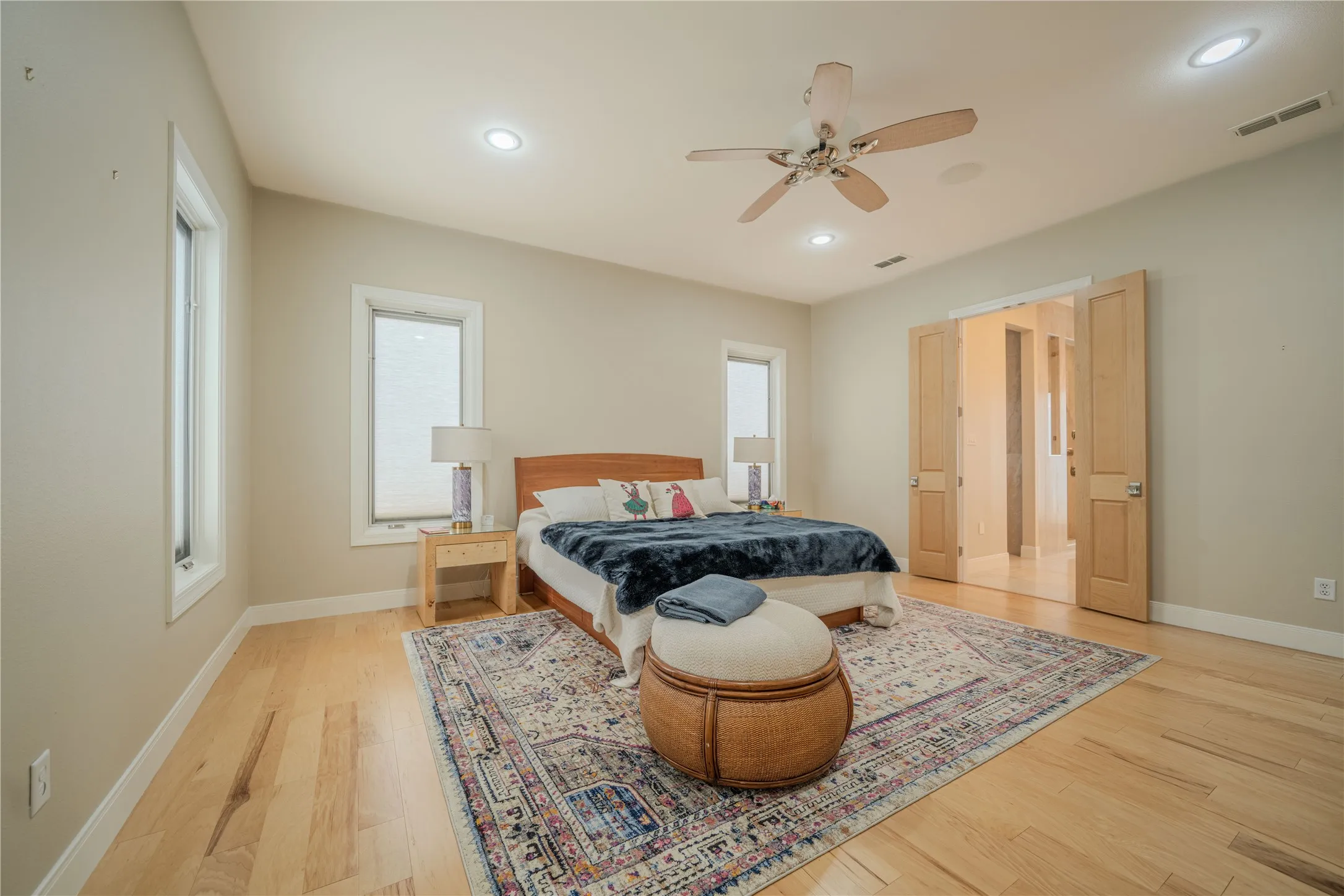 Single Family Residence For Sale in Gregg County , 3 Lakeside, Longview, Texas 75604, 5 Bedroom, 6 Bathroom, 3 Garage spaces, 5,550 Sqft, built in 1995, Price $799,000, mls#21281460, Real Estate Agent in Longview, Homes For Sale in Gregg county, Homes For Sale in Longview, Realtor in Longview Texas, Real Estate Brokerage Independent Realty Texas, Luminita Cordes Realtor