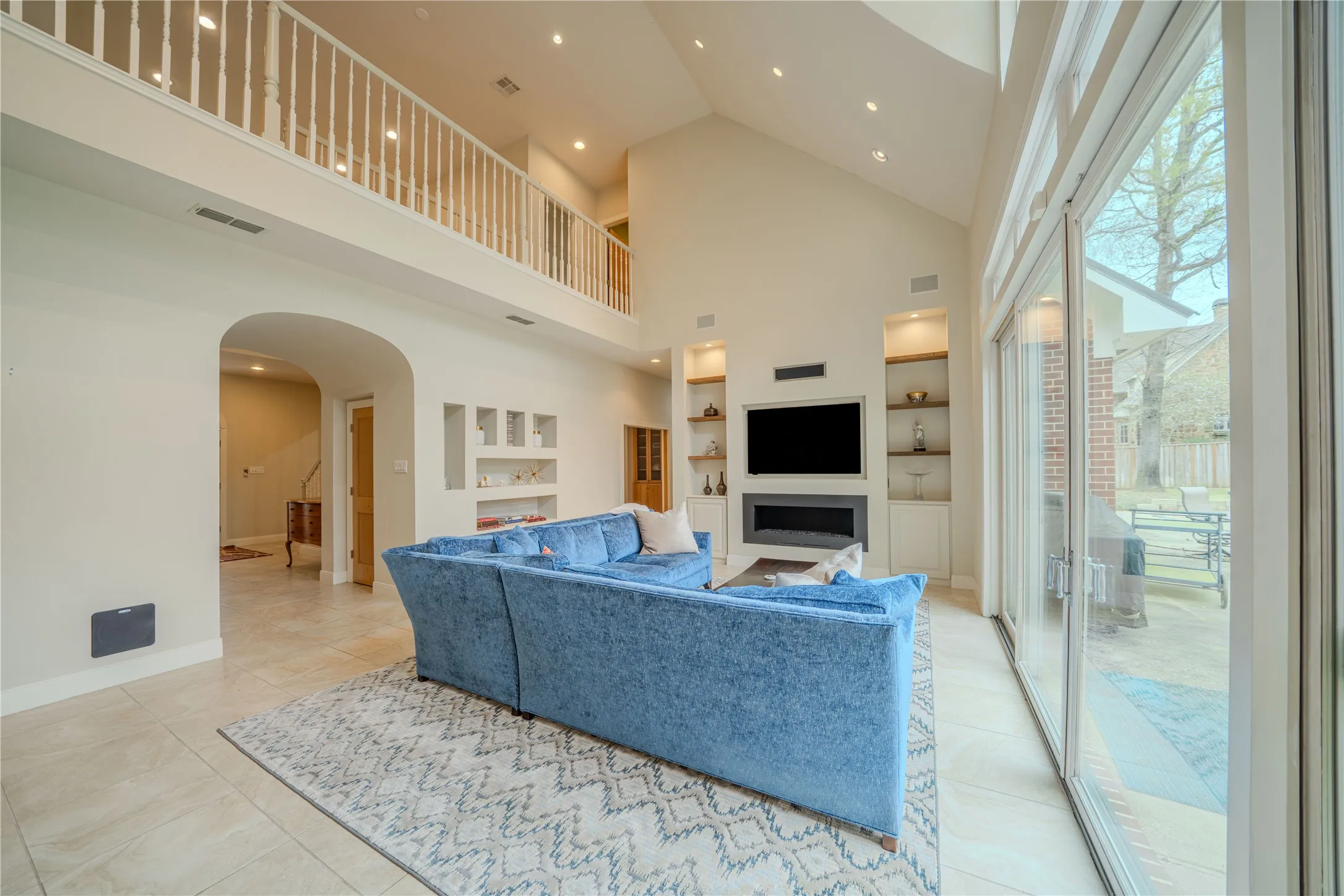 Single Family Residence For Sale in Gregg County , 3 Lakeside, Longview, Texas 75604, 5 Bedroom, 6 Bathroom, 3 Garage spaces, 5,550 Sqft, built in 1995, Price $799,000, mls#21281460, Real Estate Agent in Longview, Homes For Sale in Gregg county, Homes For Sale in Longview, Realtor in Longview Texas, Real Estate Brokerage Independent Realty Texas, Luminita Cordes Realtor
