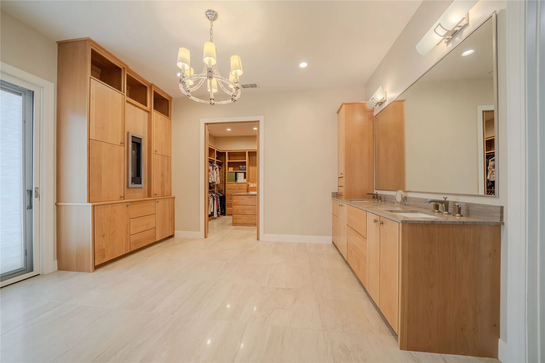 Single Family Residence For Sale in Gregg County , 3 Lakeside, Longview, Texas 75604, 5 Bedroom, 6 Bathroom, 3 Garage spaces, 5,550 Sqft, built in 1995, Price $799,000, mls#21281460, Real Estate Agent in Longview, Homes For Sale in Gregg county, Homes For Sale in Longview, Realtor in Longview Texas, Real Estate Brokerage Independent Realty Texas, Luminita Cordes Realtor