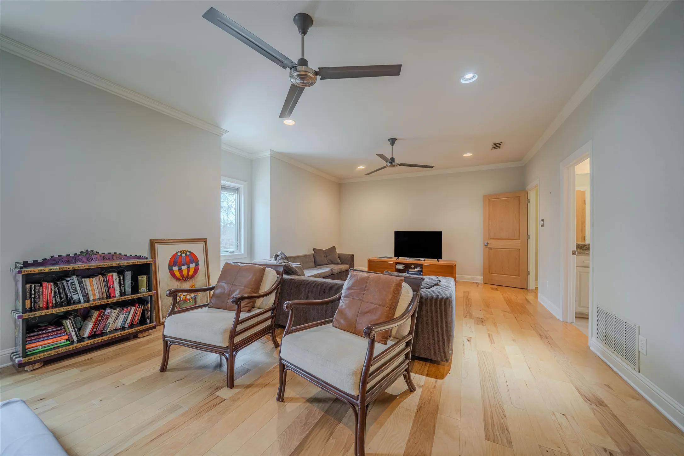 Single Family Residence For Sale in Gregg County , 3 Lakeside, Longview, Texas 75604, 5 Bedroom, 6 Bathroom, 3 Garage spaces, 5,550 Sqft, built in 1995, Price $799,000, mls#21281460, Real Estate Agent in Longview, Homes For Sale in Gregg county, Homes For Sale in Longview, Realtor in Longview Texas, Real Estate Brokerage Independent Realty Texas, Luminita Cordes Realtor