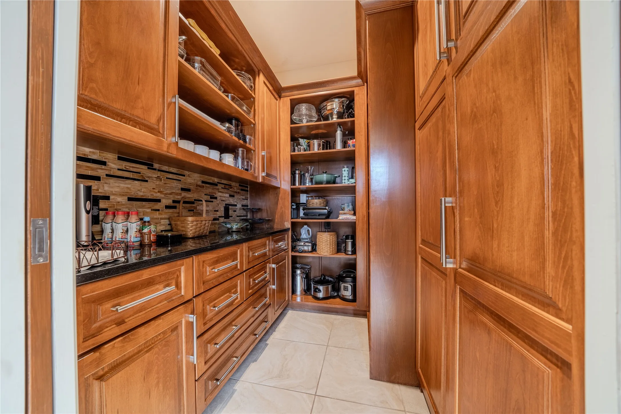 Single Family Residence For Sale in Gregg County , 3 Lakeside, Longview, Texas 75604, 5 Bedroom, 6 Bathroom, 3 Garage spaces, 5,550 Sqft, built in 1995, Price $799,000, mls#21281460, Real Estate Agent in Longview, Homes For Sale in Gregg county, Homes For Sale in Longview, Realtor in Longview Texas, Real Estate Brokerage Independent Realty Texas, Luminita Cordes Realtor