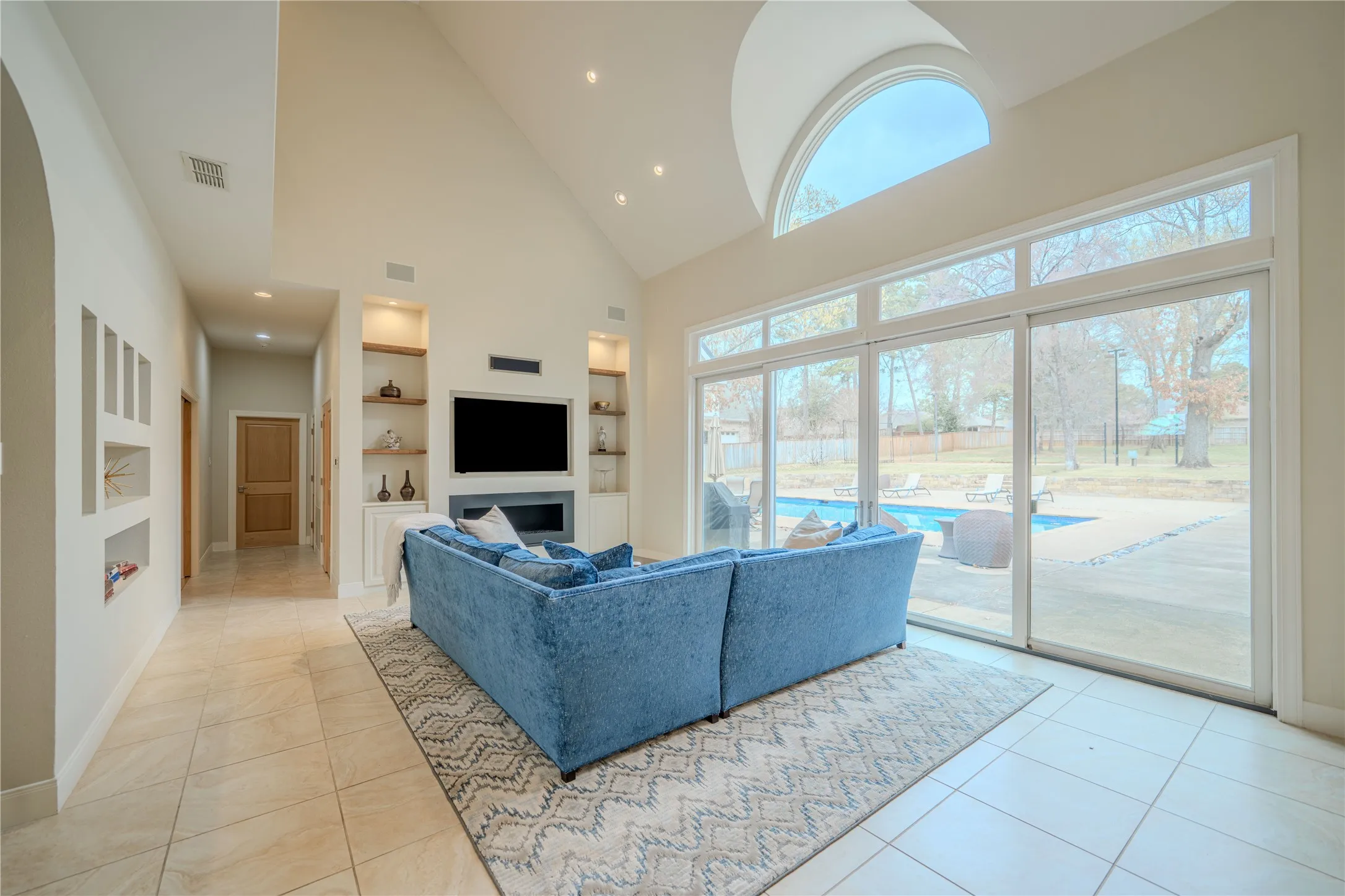 Single Family Residence For Sale in Gregg County , 3 Lakeside, Longview, Texas 75604, 5 Bedroom, 6 Bathroom, 3 Garage spaces, 5,550 Sqft, built in 1995, Price $799,000, mls#21281460, Real Estate Agent in Longview, Homes For Sale in Gregg county, Homes For Sale in Longview, Realtor in Longview Texas, Real Estate Brokerage Independent Realty Texas, Luminita Cordes Realtor