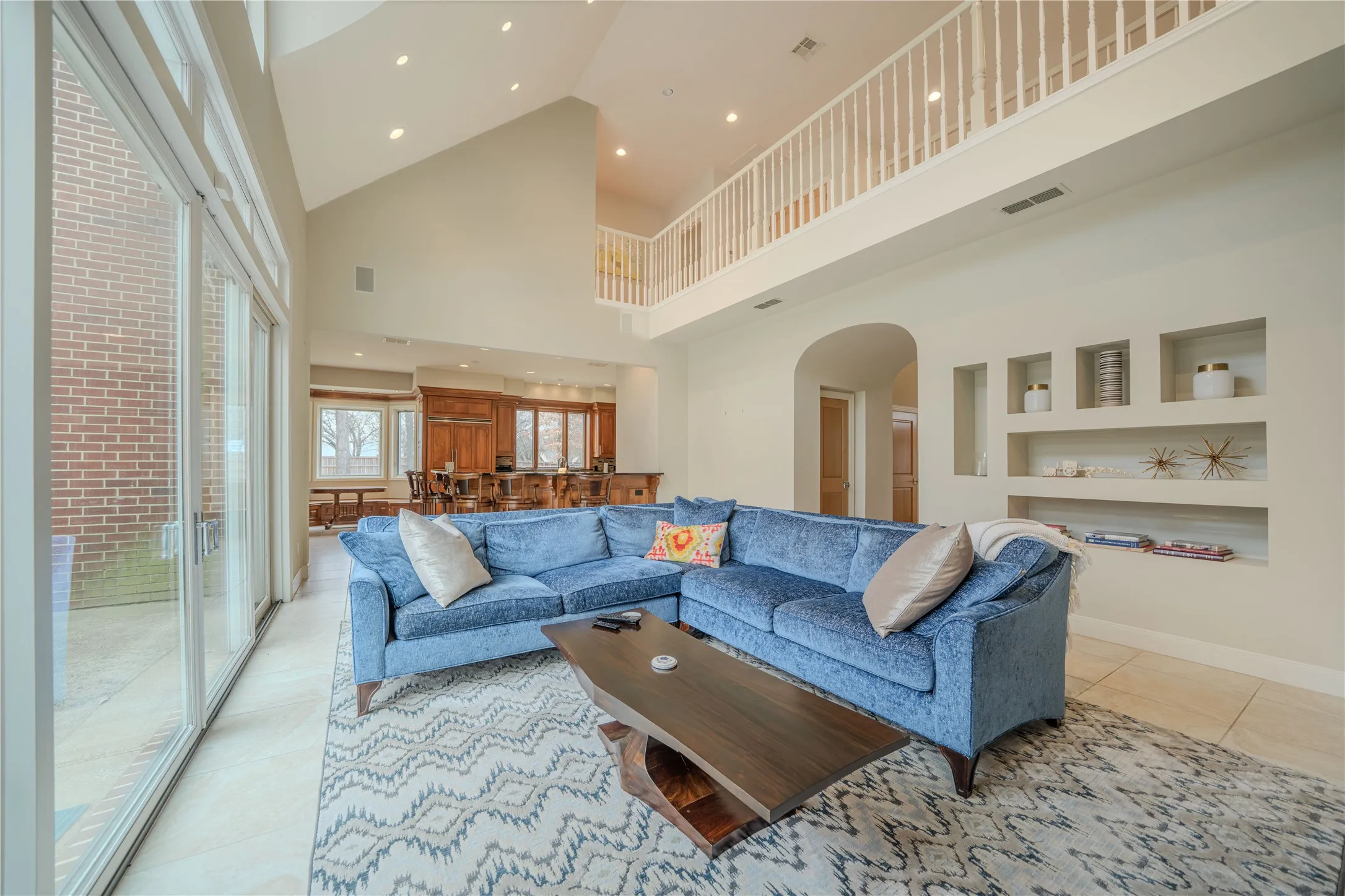 Single Family Residence For Sale in Gregg County , 3 Lakeside, Longview, Texas 75604, 5 Bedroom, 6 Bathroom, 3 Garage spaces, 5,550 Sqft, built in 1995, Price $799,000, mls#21281460, Real Estate Agent in Longview, Homes For Sale in Gregg county, Homes For Sale in Longview, Realtor in Longview Texas, Real Estate Brokerage Independent Realty Texas, Luminita Cordes Realtor
