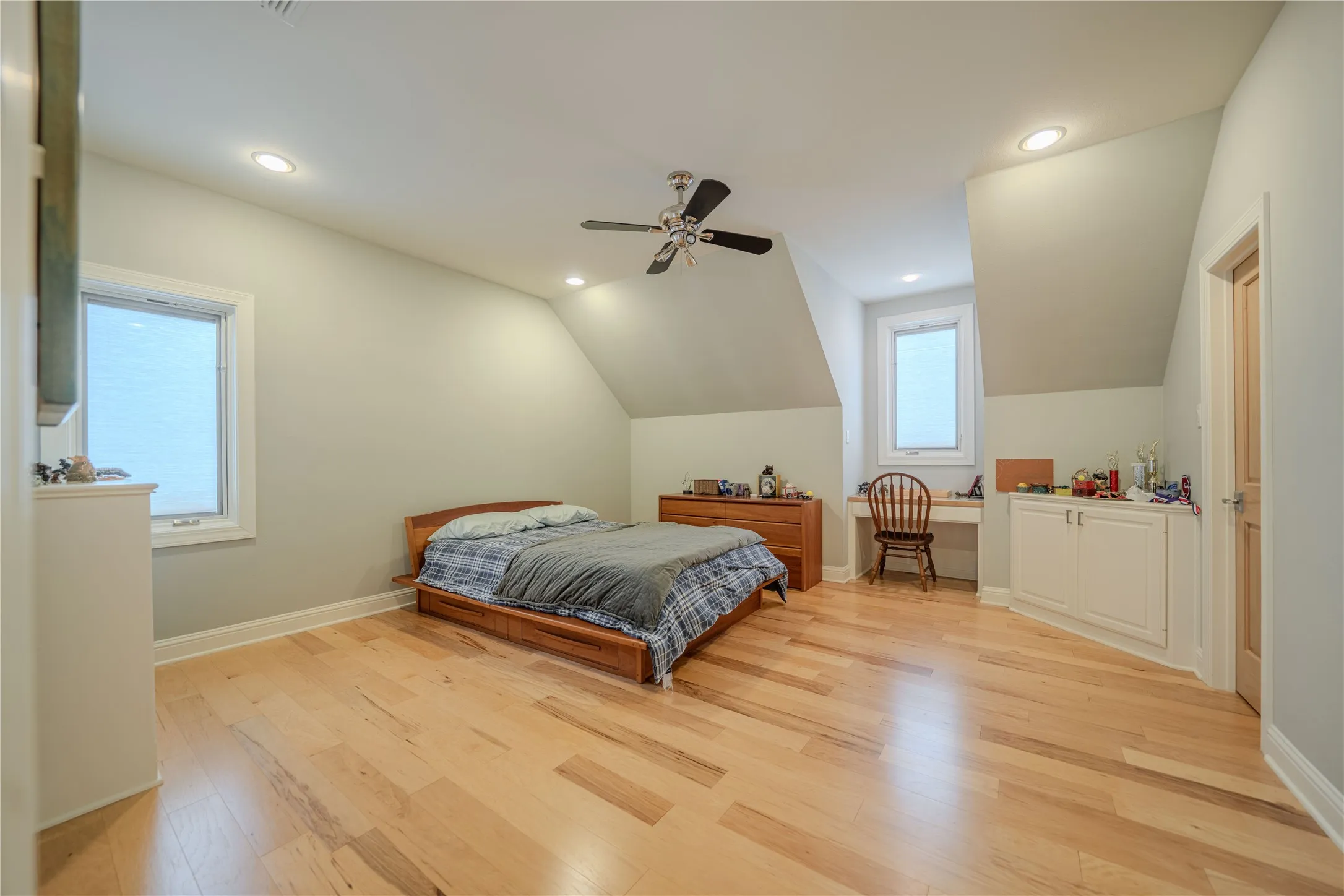 Single Family Residence For Sale in Gregg County , 3 Lakeside, Longview, Texas 75604, 5 Bedroom, 6 Bathroom, 3 Garage spaces, 5,550 Sqft, built in 1995, Price $799,000, mls#21281460, Real Estate Agent in Longview, Homes For Sale in Gregg county, Homes For Sale in Longview, Realtor in Longview Texas, Real Estate Brokerage Independent Realty Texas, Luminita Cordes Realtor
