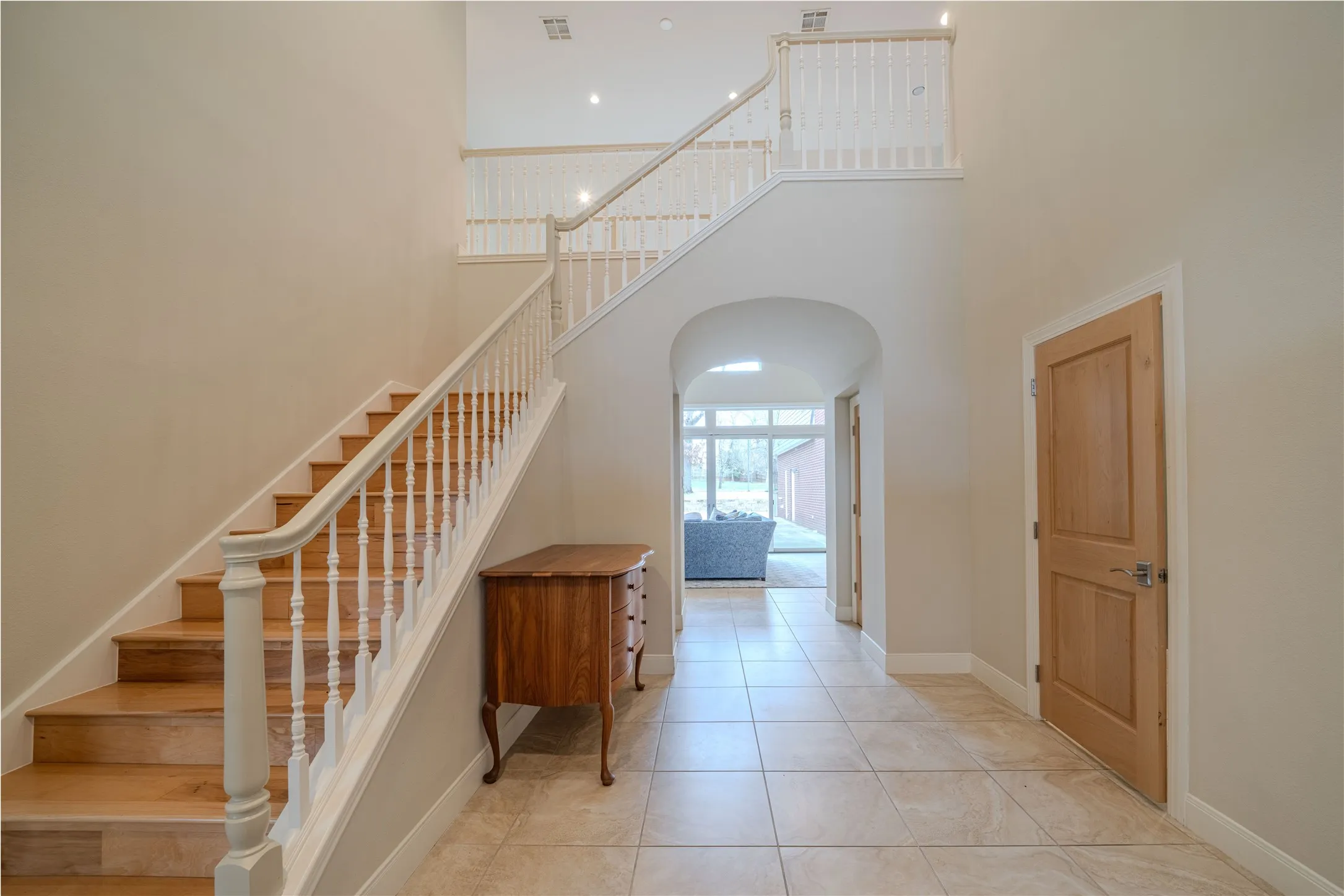 Single Family Residence For Sale in Gregg County , 3 Lakeside, Longview, Texas 75604, 5 Bedroom, 6 Bathroom, 3 Garage spaces, 5,550 Sqft, built in 1995, Price $799,000, mls#21281460, Real Estate Agent in Longview, Homes For Sale in Gregg county, Homes For Sale in Longview, Realtor in Longview Texas, Real Estate Brokerage Independent Realty Texas, Luminita Cordes Realtor